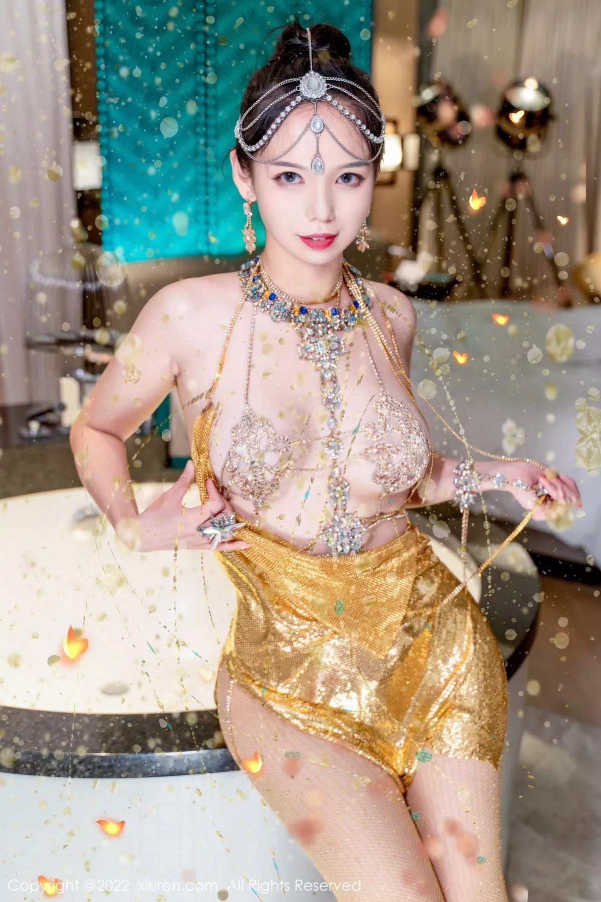 秀人集.com_[XiuRen秀人网]No.5559_模特大美妞儿黄金甲主题性感情趣吊带真空秀豪乳翘臀诱惑写真62P