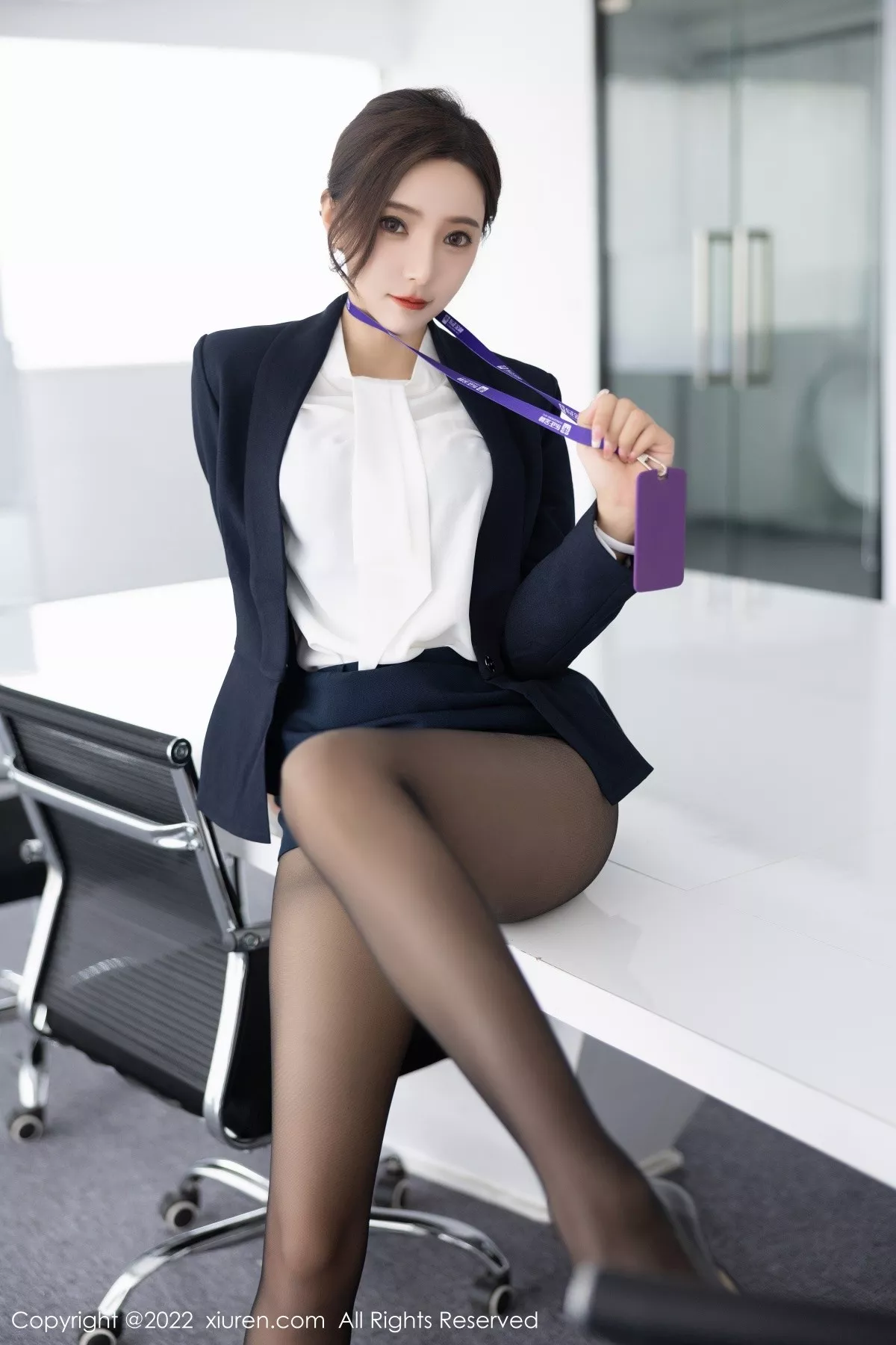 秀人集.com_[XiuRen秀人网]No.5563_女神王馨瑶yanni脱OL职业装露性感灰色内衣配超薄黑丝诱惑写真80P