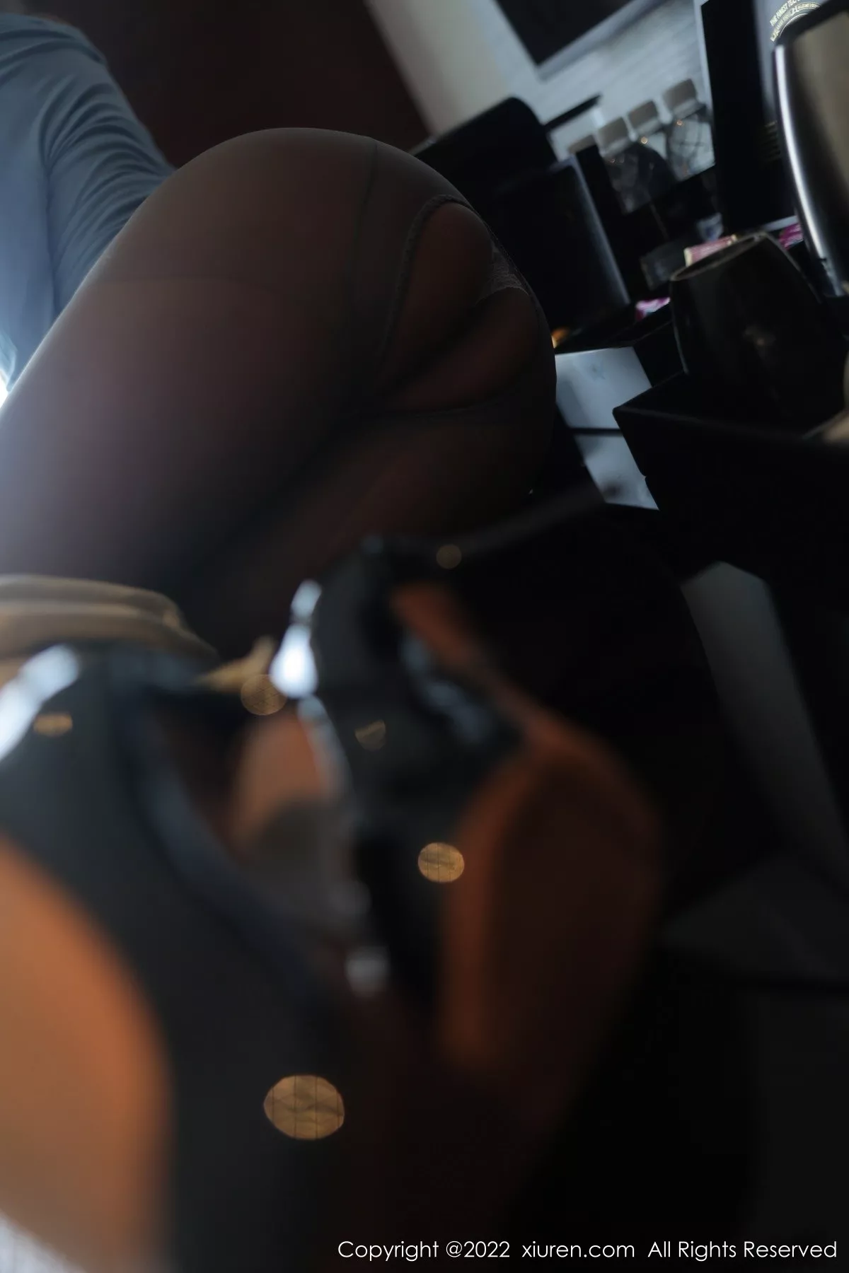 秀人集.com_[XiuRen秀人网]No.5560_模特宋愉愉淡蓝色收身衣配白色长裤露开档灰丝袜迷人诱惑写真81P