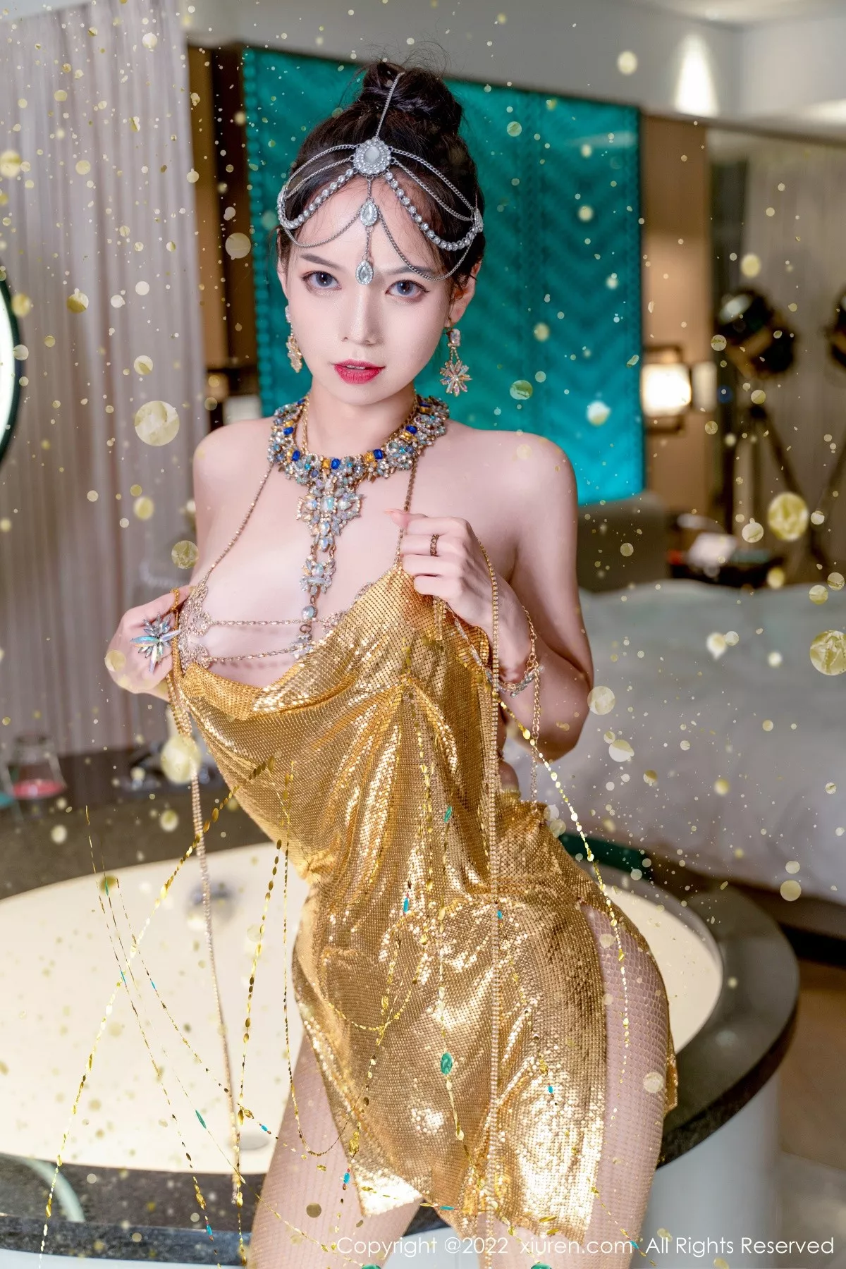 秀人集.com_[XiuRen秀人网]No.5559_模特大美妞儿黄金甲主题性感情趣吊带真空秀豪乳翘臀诱惑写真62P