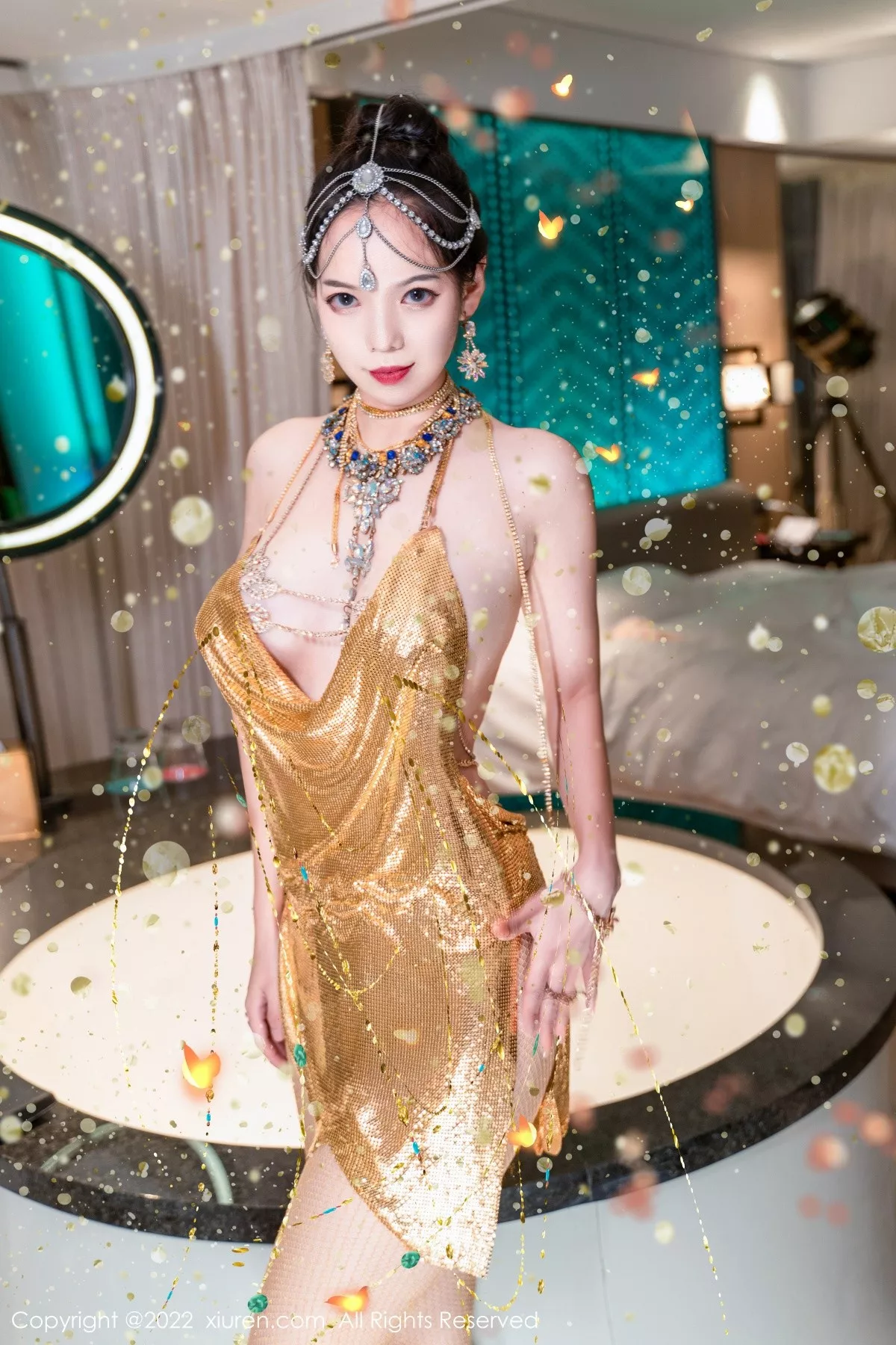 秀人集.com_[XiuRen秀人网]No.5559_模特大美妞儿黄金甲主题性感情趣吊带真空秀豪乳翘臀诱惑写真62P