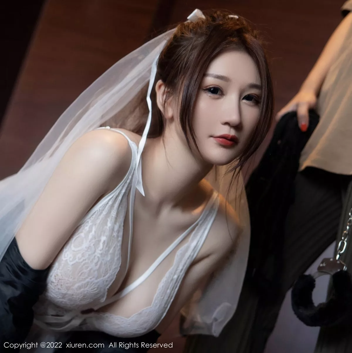 秀人集.com_[XiuRen秀人网]No.5565_模特顾乔楠Cora白色轻透薄纱公主裙配蕾丝吊袜极致诱惑写真78P