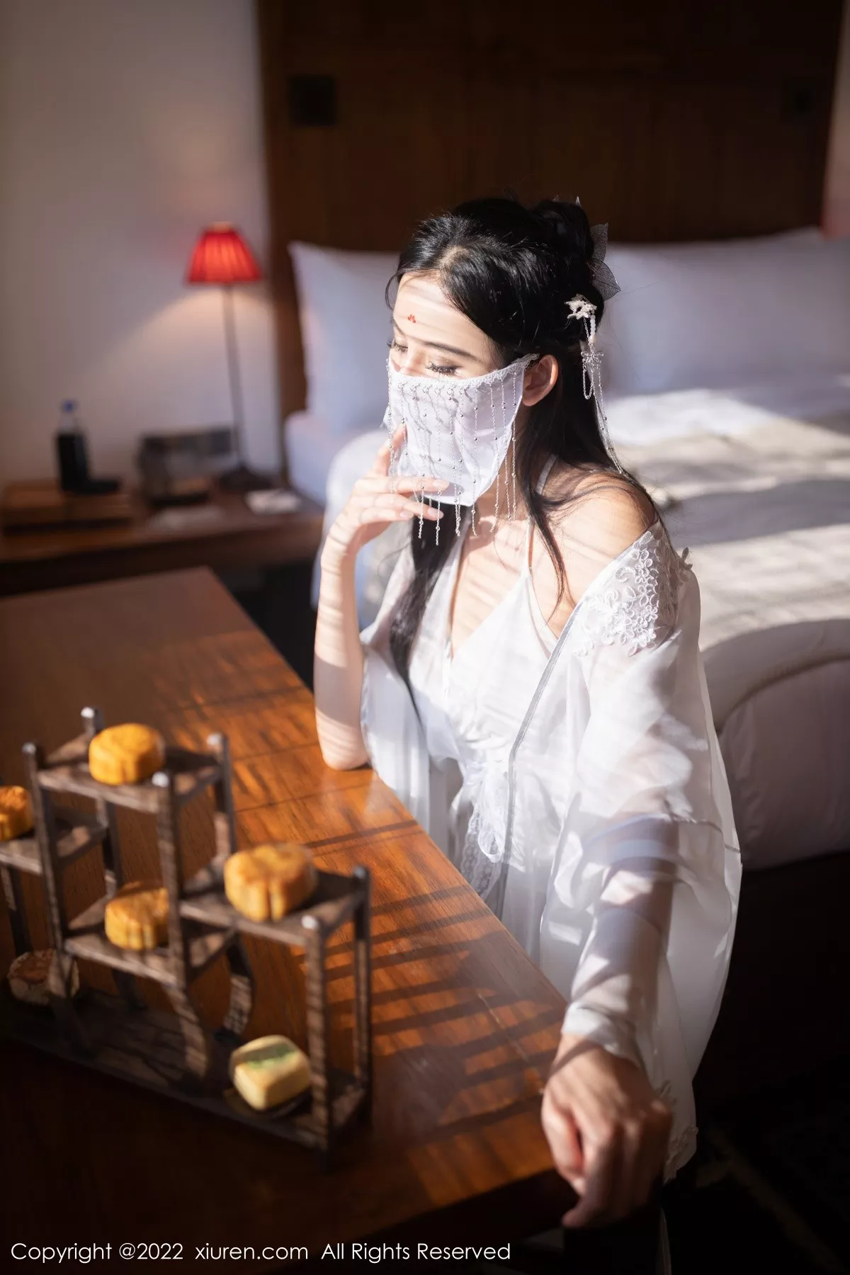 秀人集.com_[XiuRen秀人网]No.5573_模特就是阿朱啊嫦娥装扮中秋主题白色服饰秀曼妙身姿诱惑写真85P