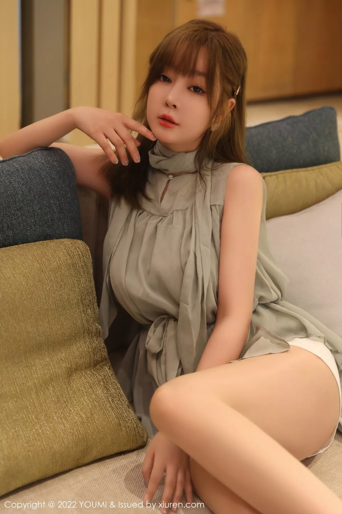 秀人集.com_[YouMi尤蜜荟]Vol.841_女神王雨纯性感灰色上衣配白短裙半脱露性感蕾丝内衣诱惑写真71P