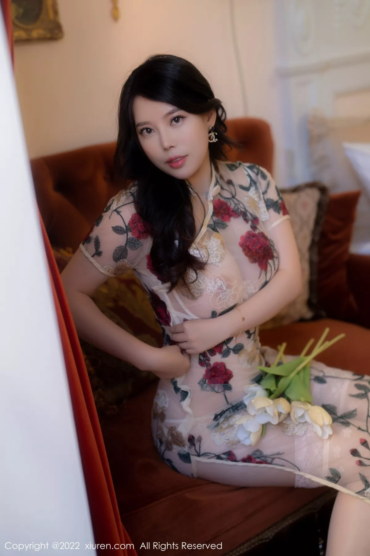 秀人集.com_[XiuRen秀人网]No.5577_模特白茹雪私房浅色薄纱旗袍配原色丝袜秀惹火身材诱惑写真56P