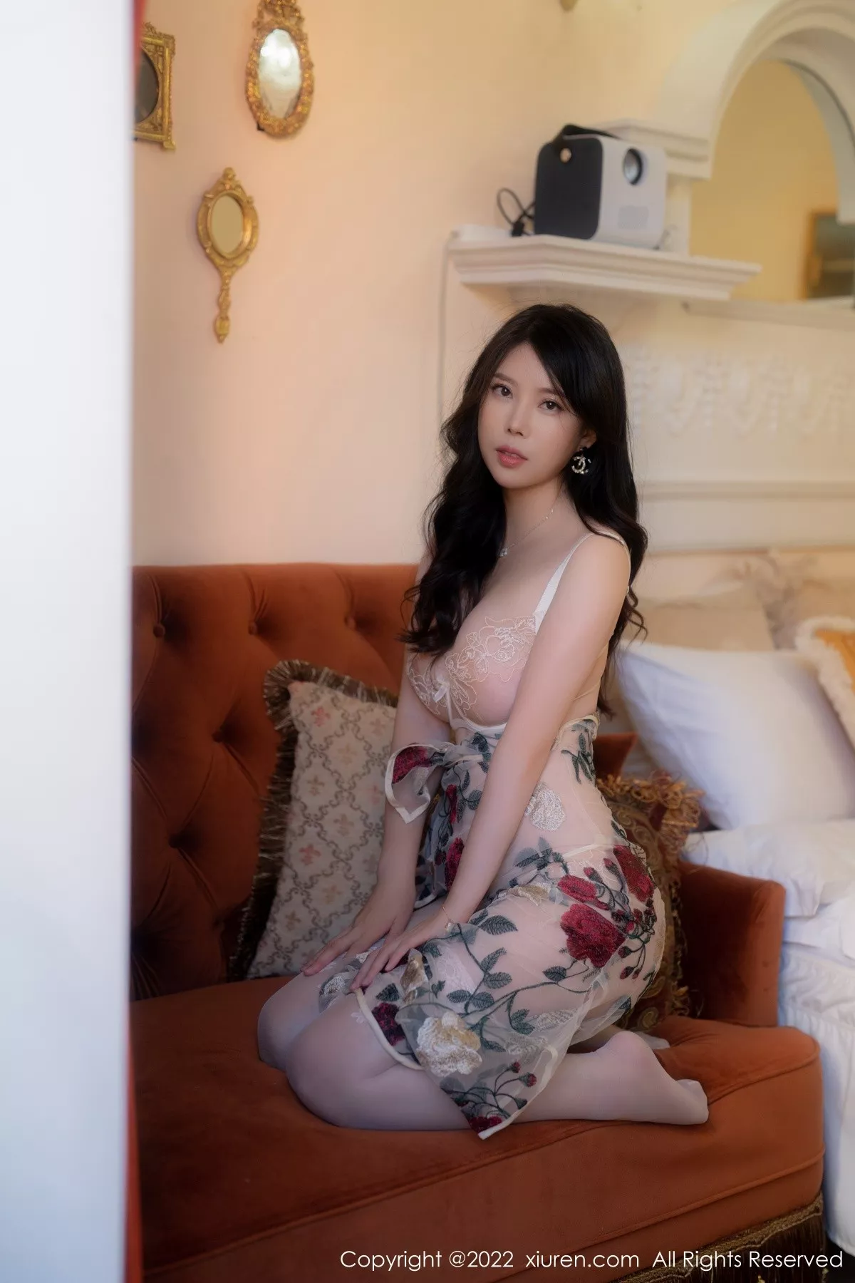 秀人集.com_[XiuRen秀人网]No.5577_模特白茹雪私房浅色薄纱旗袍配原色丝袜秀惹火身材诱惑写真56P