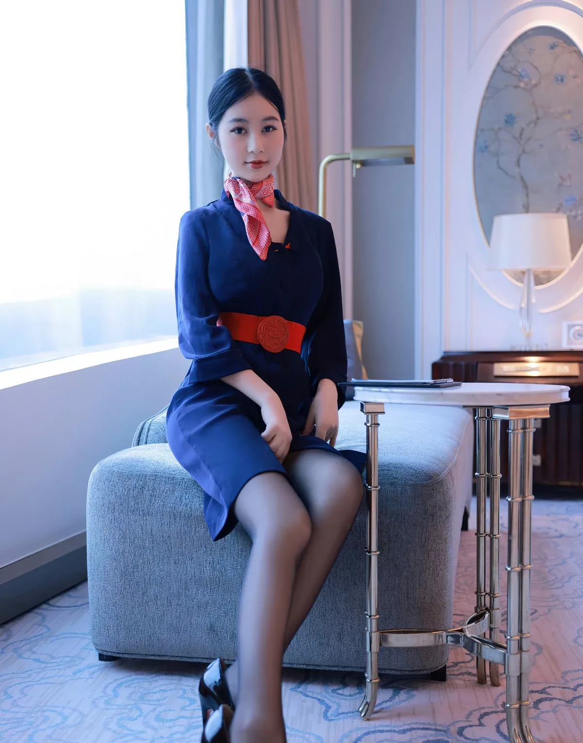 秀人集.com_[XiuRen秀人网]No.5579_模特谢晚晚澳门旅拍深蓝色空姐制服半脱露蕾丝内衣诱惑写真61P