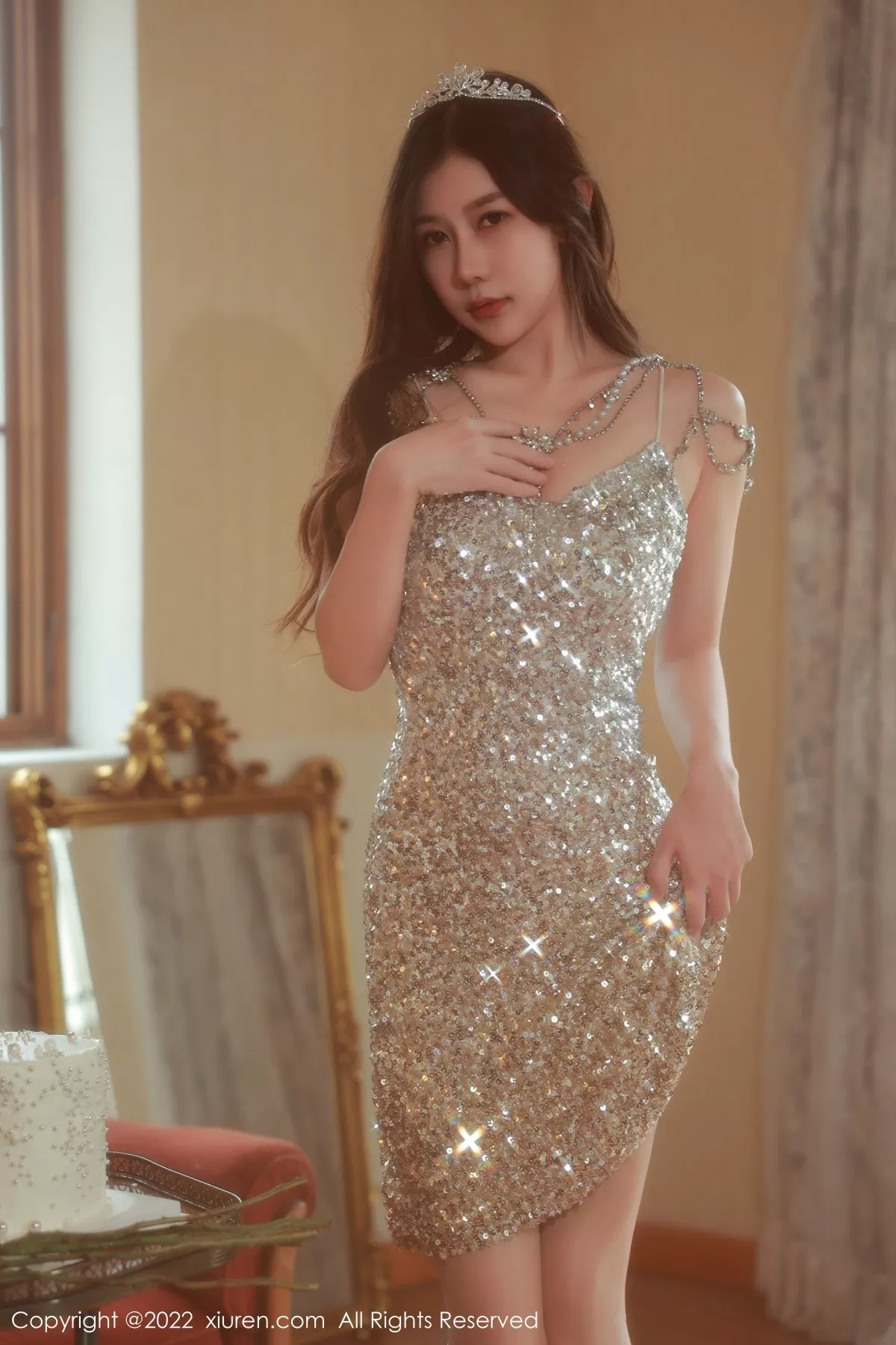 秀人集.com_[XiuRen秀人网]No.5584_模特尹甜甜生日派对主题性感闪亮吊带连衣裙秀丰满身材诱惑写真63P