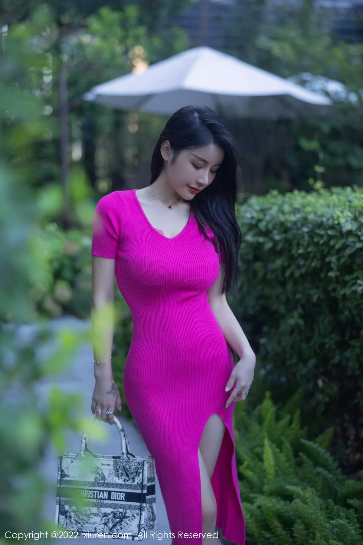 秀人集.com_[XiuRen秀人网]No.5582_模特美七Mia西双版纳旅拍性感粉红连衣长裙秀惹火身材诱惑写真81P