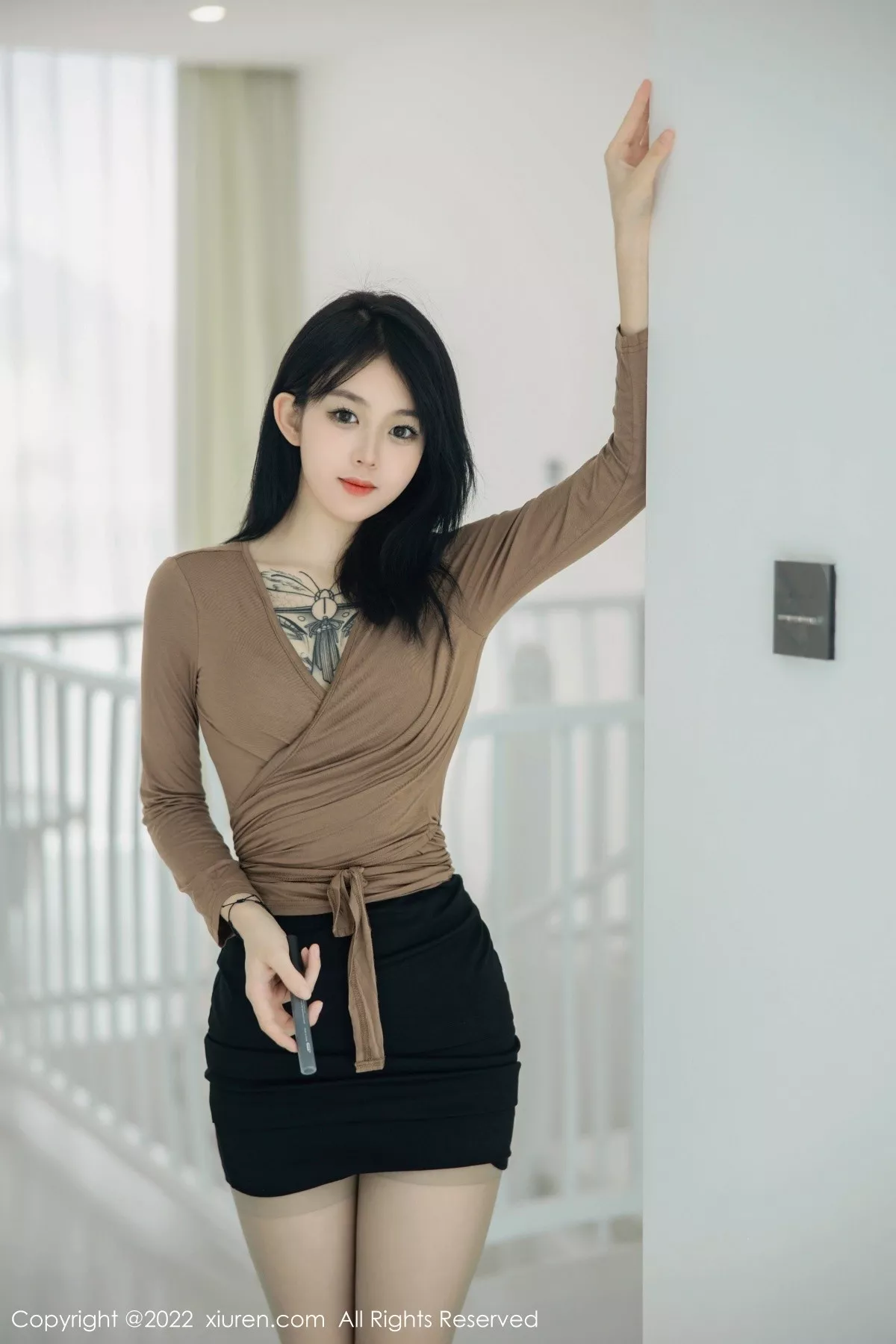 秀人集.com_[XiuRen秀人网]No.5587_模特奶瓶大理旅拍杏色衣配黑短裙露浅色内衣杏色丝袜诱惑写真100P