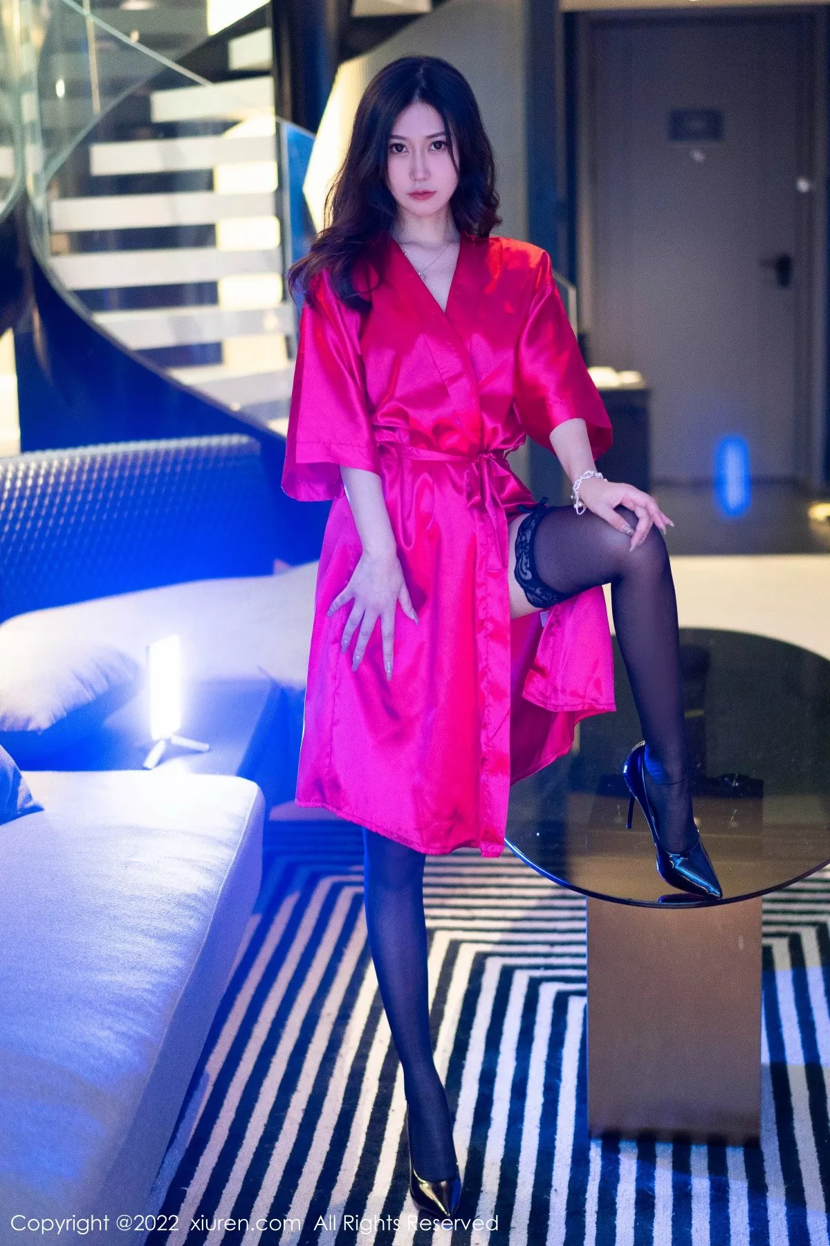 秀人集.com_[XiuRen秀人网]No.5586_模特laura阿姣性感红色睡裙露黑色情趣内衣配蕾丝吊袜诱惑写真76P