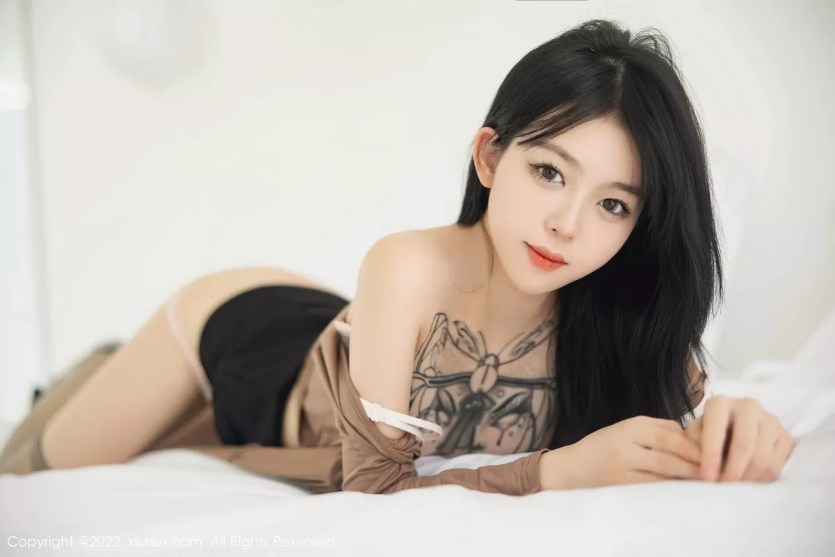 秀人集.com_[XiuRen秀人网]No.5587_模特奶瓶大理旅拍杏色衣配黑短裙露浅色内衣杏色丝袜诱惑写真100P