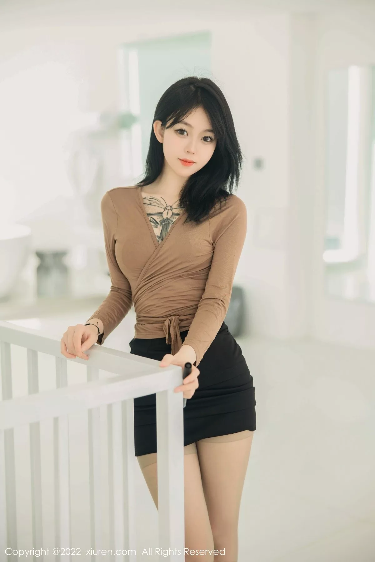 秀人集.com_[XiuRen秀人网]No.5587_模特奶瓶大理旅拍杏色衣配黑短裙露浅色内衣杏色丝袜诱惑写真100P