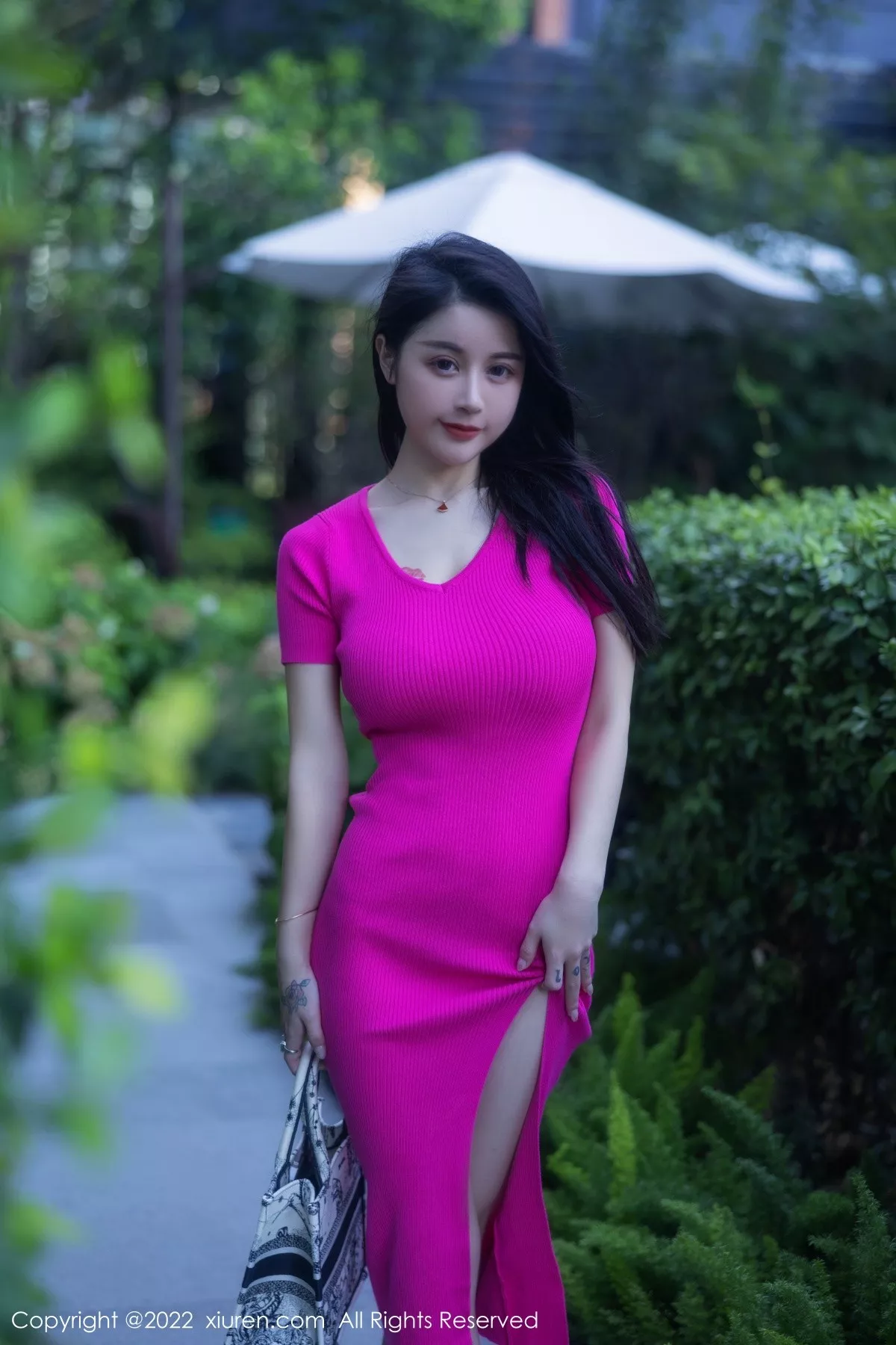 秀人集.com_[XiuRen秀人网]No.5582_模特美七Mia西双版纳旅拍性感粉红连衣长裙秀惹火身材诱惑写真81P