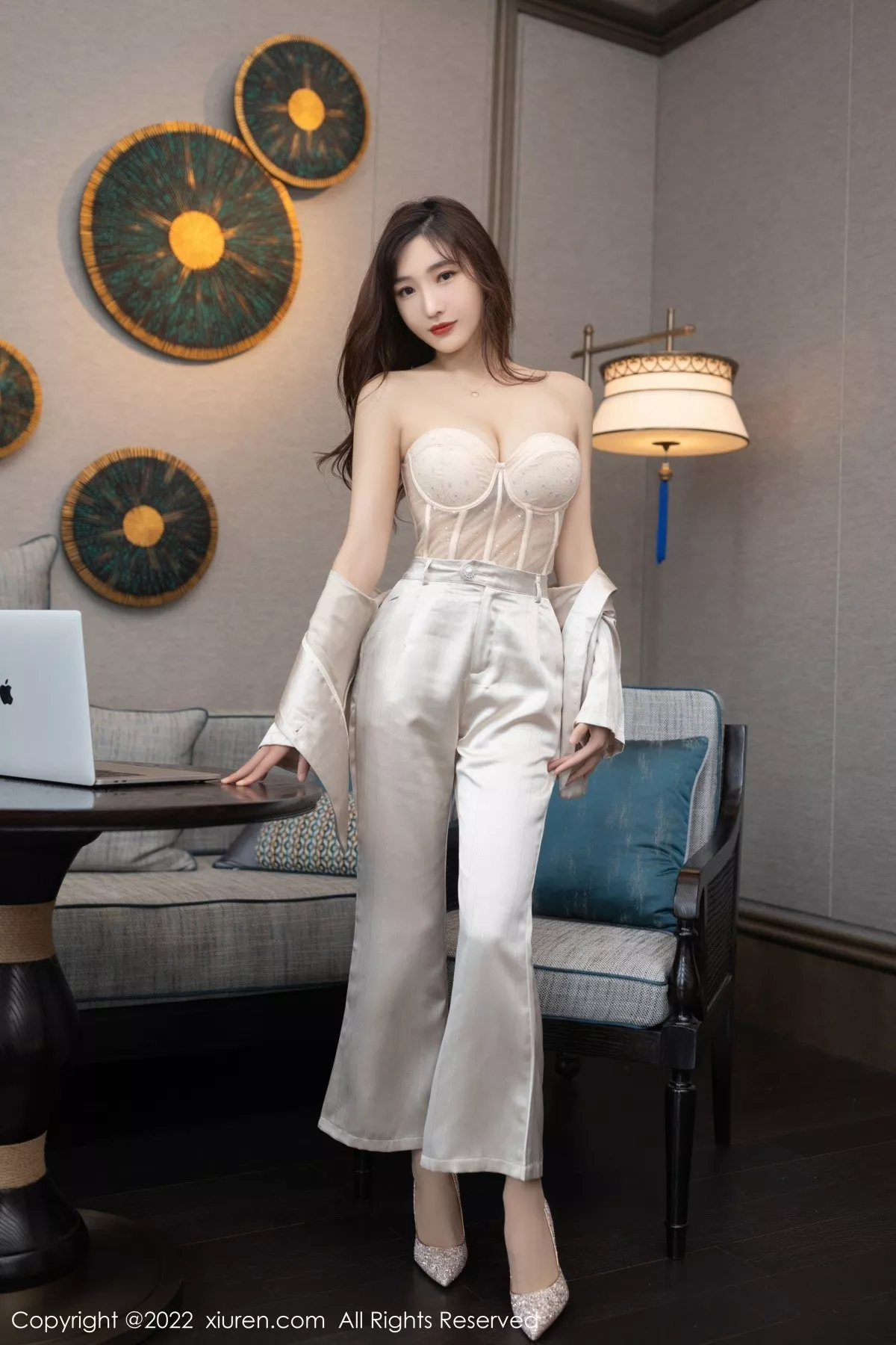 秀人集.com_[XiuRen秀人网]No.5594_模特陆萱萱私房脱淡金色职业套装露暖色薄纱内衣迷人诱惑写真78P