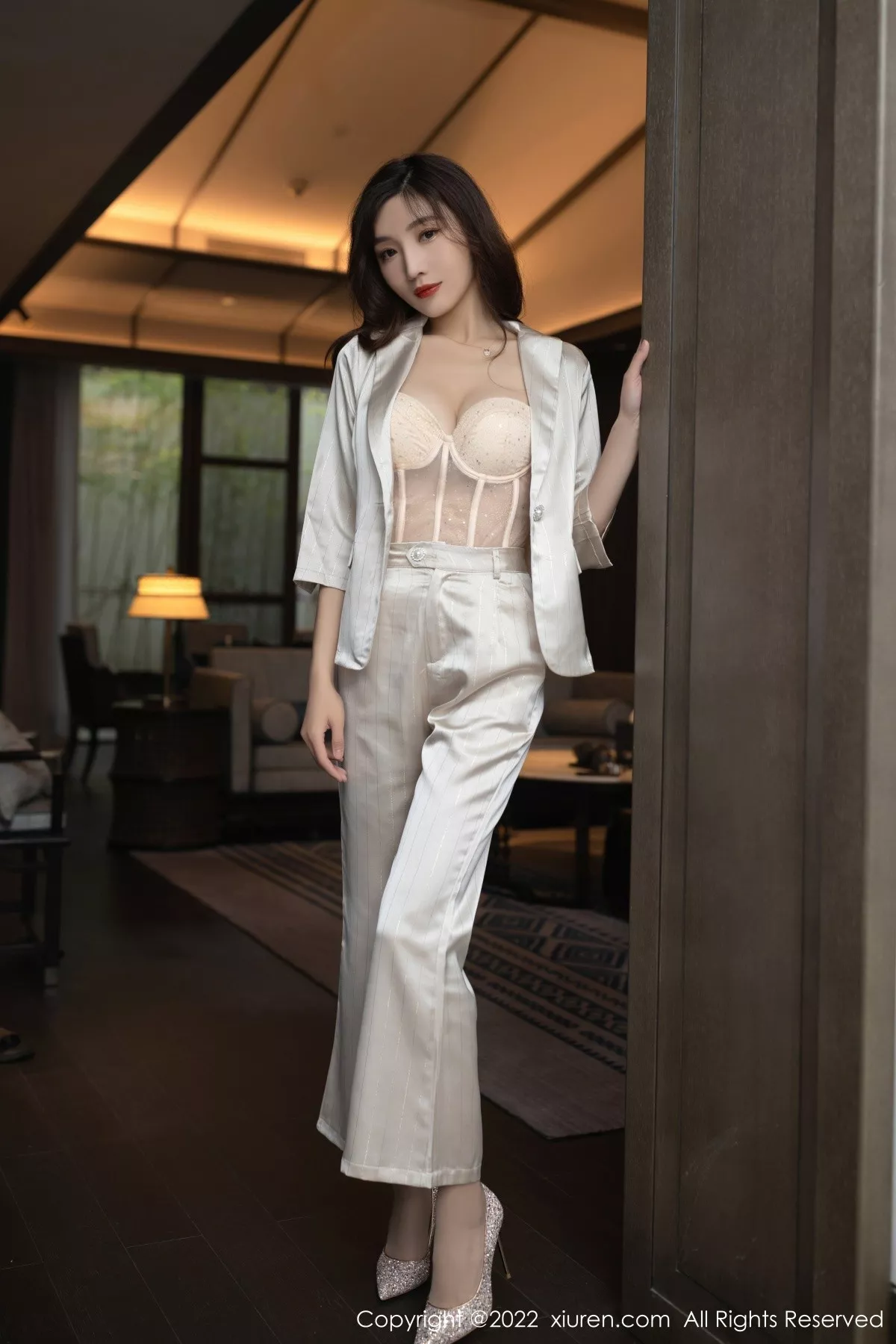 秀人集.com_[XiuRen秀人网]No.5594_模特陆萱萱私房脱淡金色职业套装露暖色薄纱内衣迷人诱惑写真78P