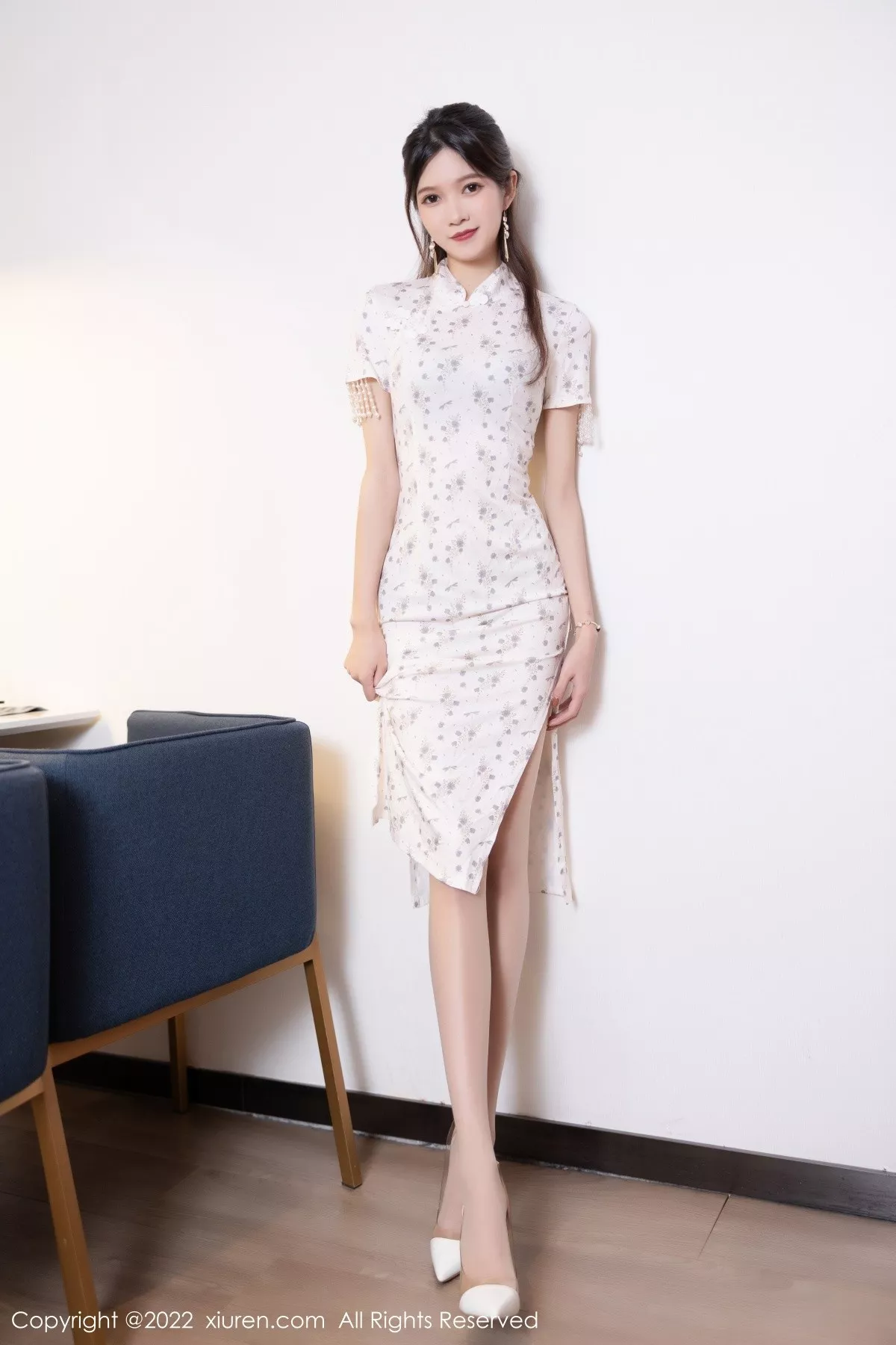 秀人集.com_[XiuRen秀人网]No.5592_模特程开心脱性感米色图案旗袍露灰色内衣配超薄肉丝诱惑写真76P