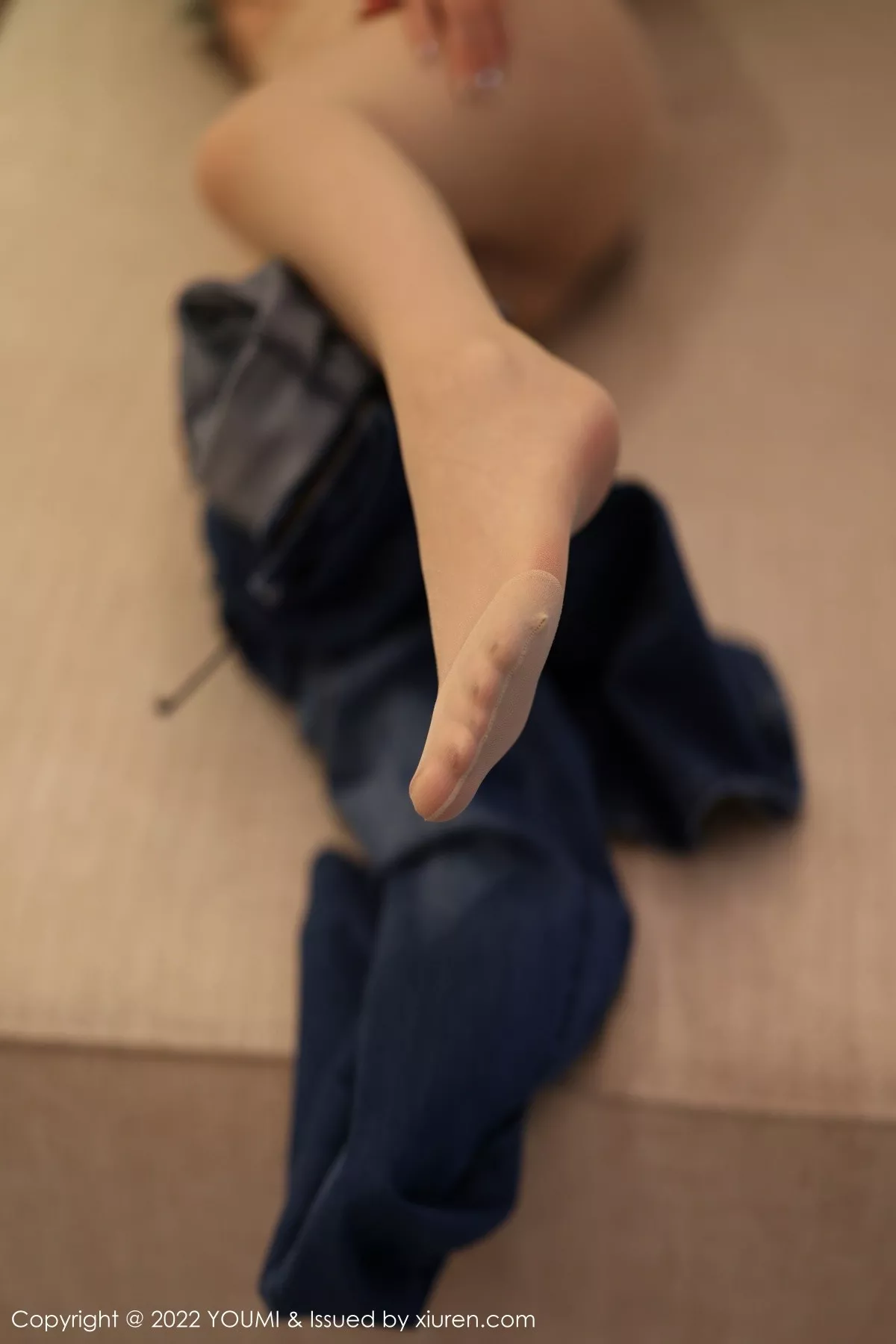 秀人集.com_[YouMi尤蜜荟]Vol.843_女神尤妮丝Egg缕空收身上衣配牛仔裤半脱秀豪乳翘臀诱惑写真67P