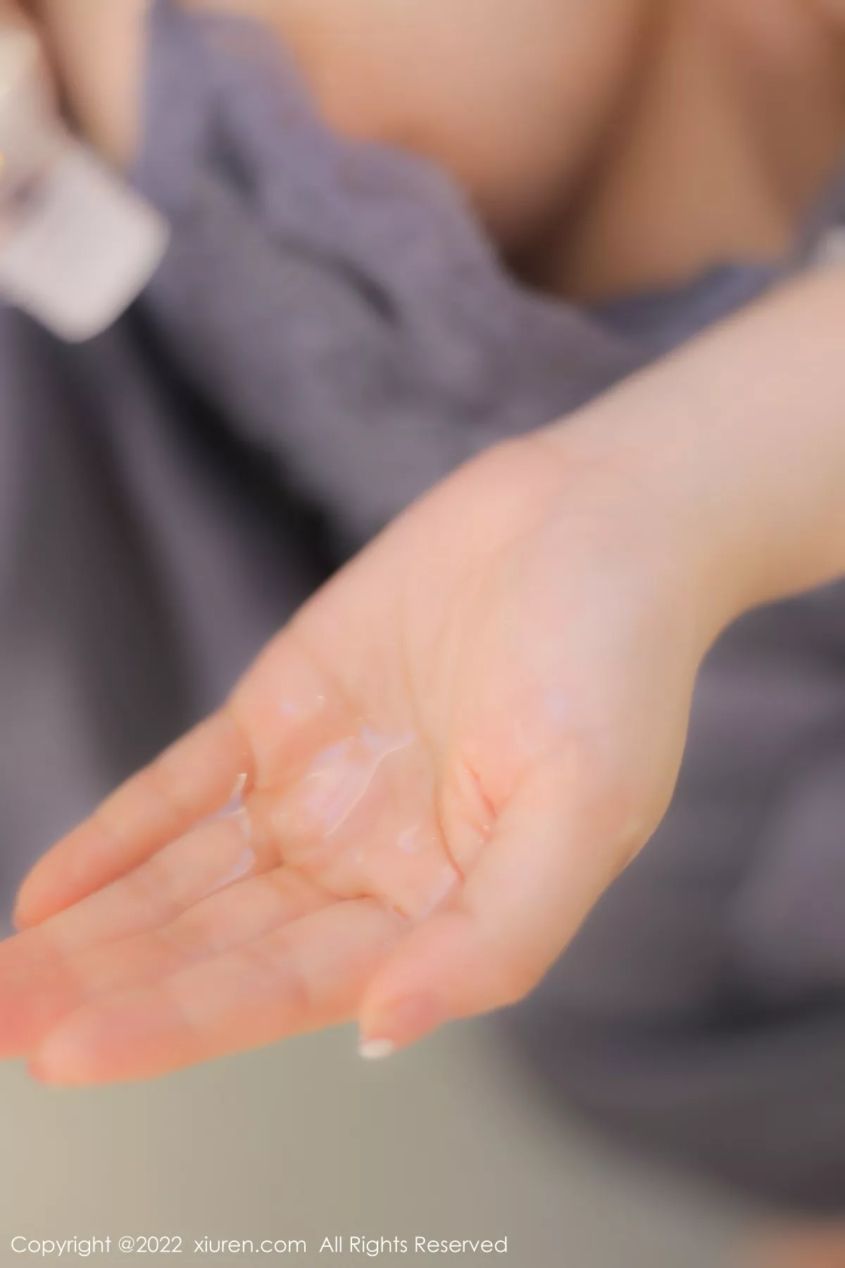 秀人集.com_[XiuRen秀人网]No.5596_模特豆瓣酱浴室场景性感灰色轻透睡裙露傲人豪乳惹火诱惑写真82P