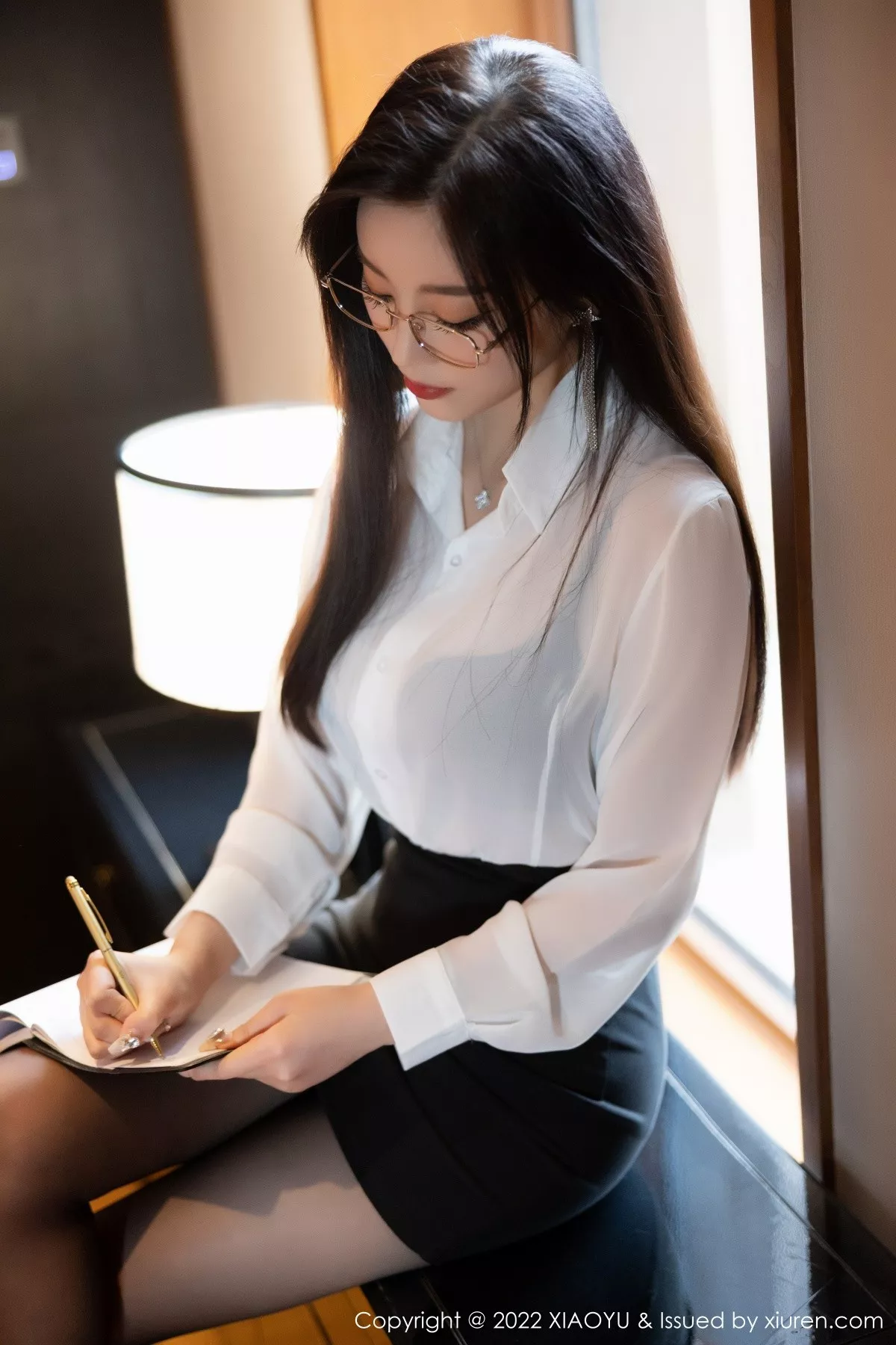 秀人集.com_[XiaoYu画语界]Vol.865_女神杨晨晨Yome杭州旅拍白T配黑短裙半脱露无内黑丝诱惑写真90P