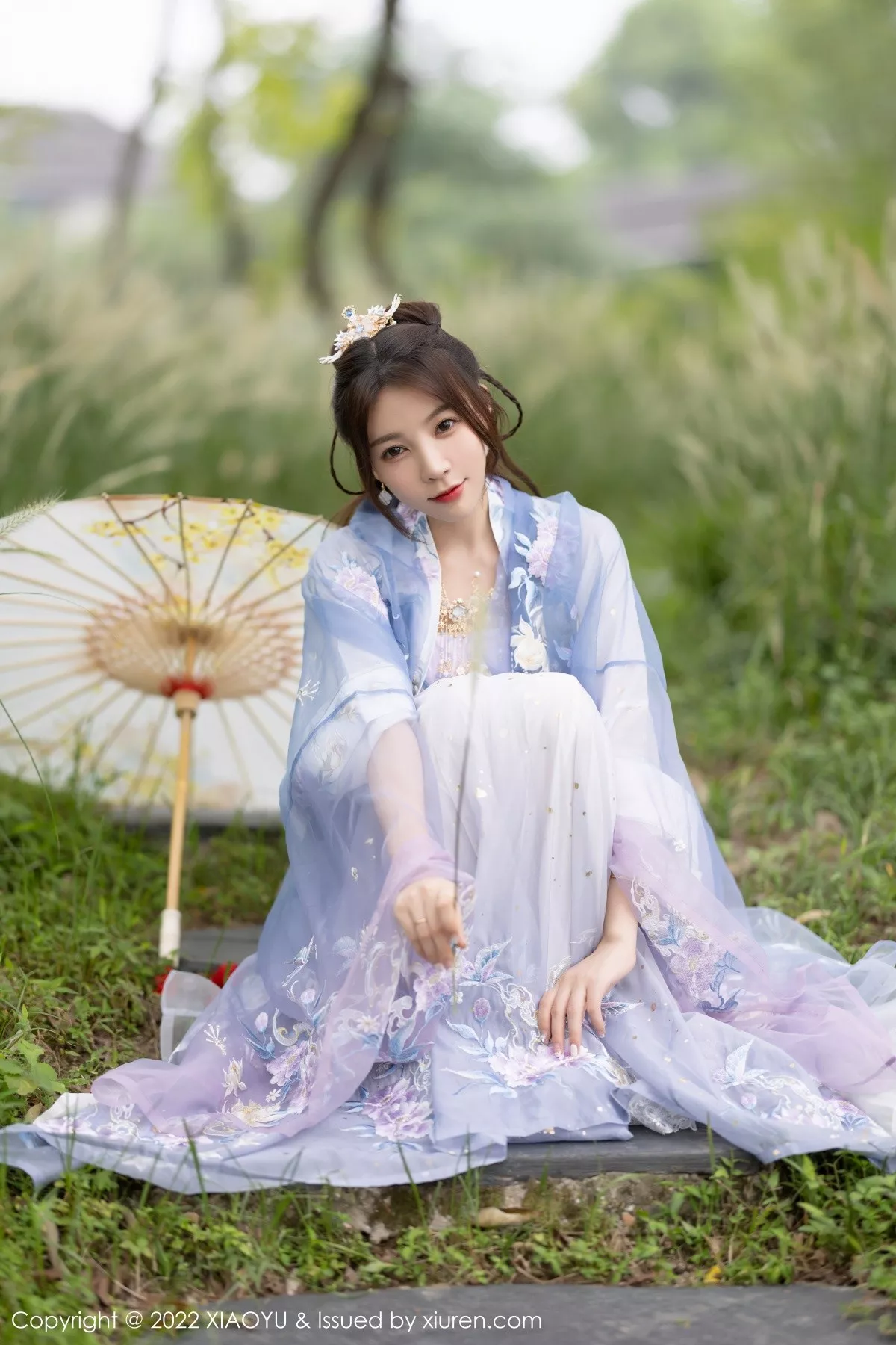 秀人集.com_[XiaoYu画语界]Vol.866_女神徐莉芝Booty杭州旅拍浅紫色古装服配超薄无内肉丝诱惑写真94P