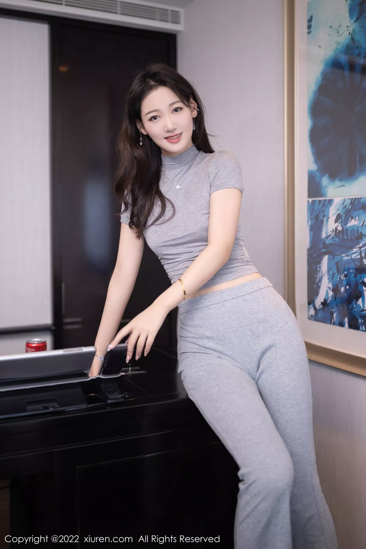 秀人集.com_[XiuRen秀人网]No.5608_模特唐安琪北京旅拍性感灰色紧身套装半脱露蕾丝内裤诱惑写真78P