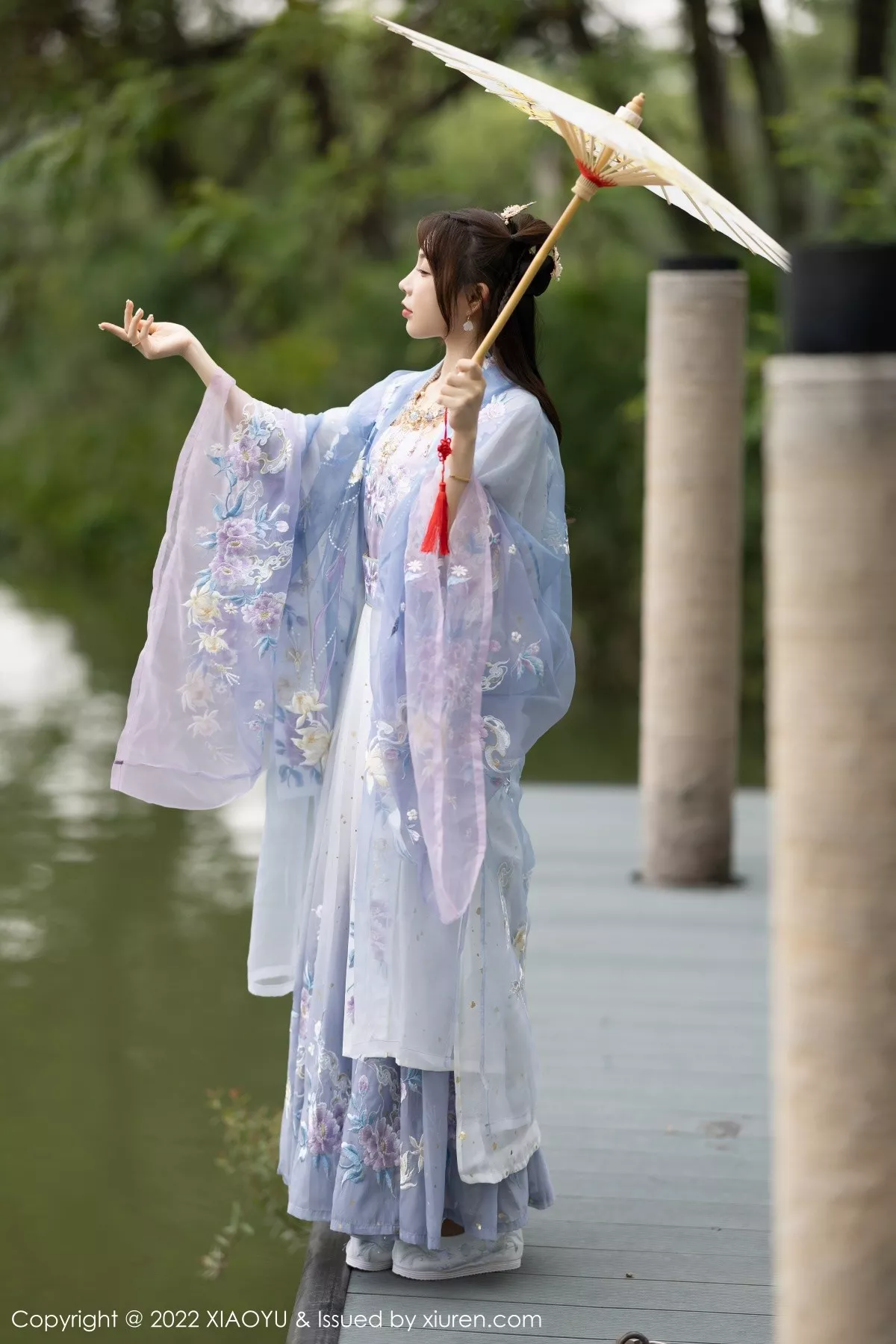 秀人集.com_[XiaoYu画语界]Vol.866_女神徐莉芝Booty杭州旅拍浅紫色古装服配超薄无内肉丝诱惑写真94P