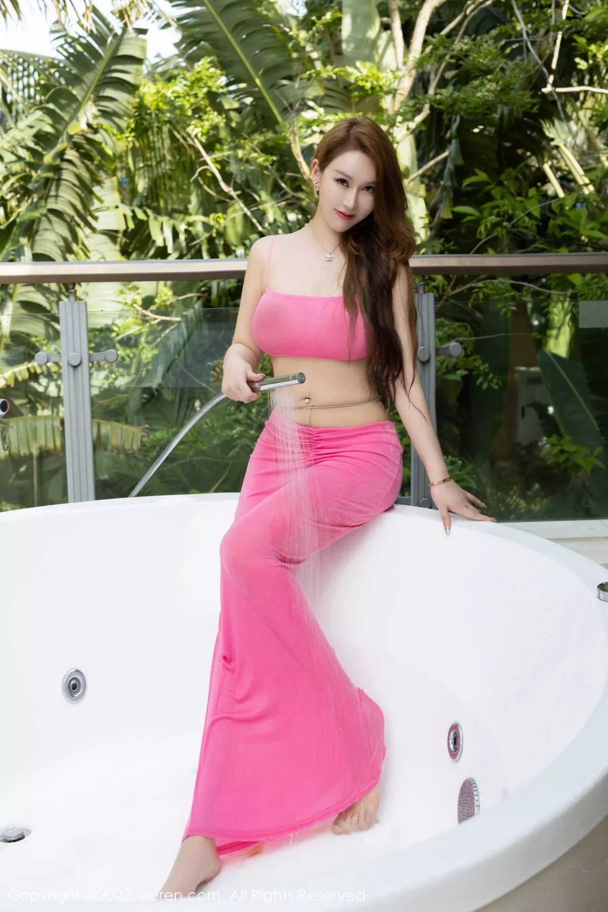 秀人集.com_[XiuRen秀人网]No.5478_女神尤妮丝Egg海南旅拍粉红抹胸吊带配超薄无内肉丝诱惑写真57P