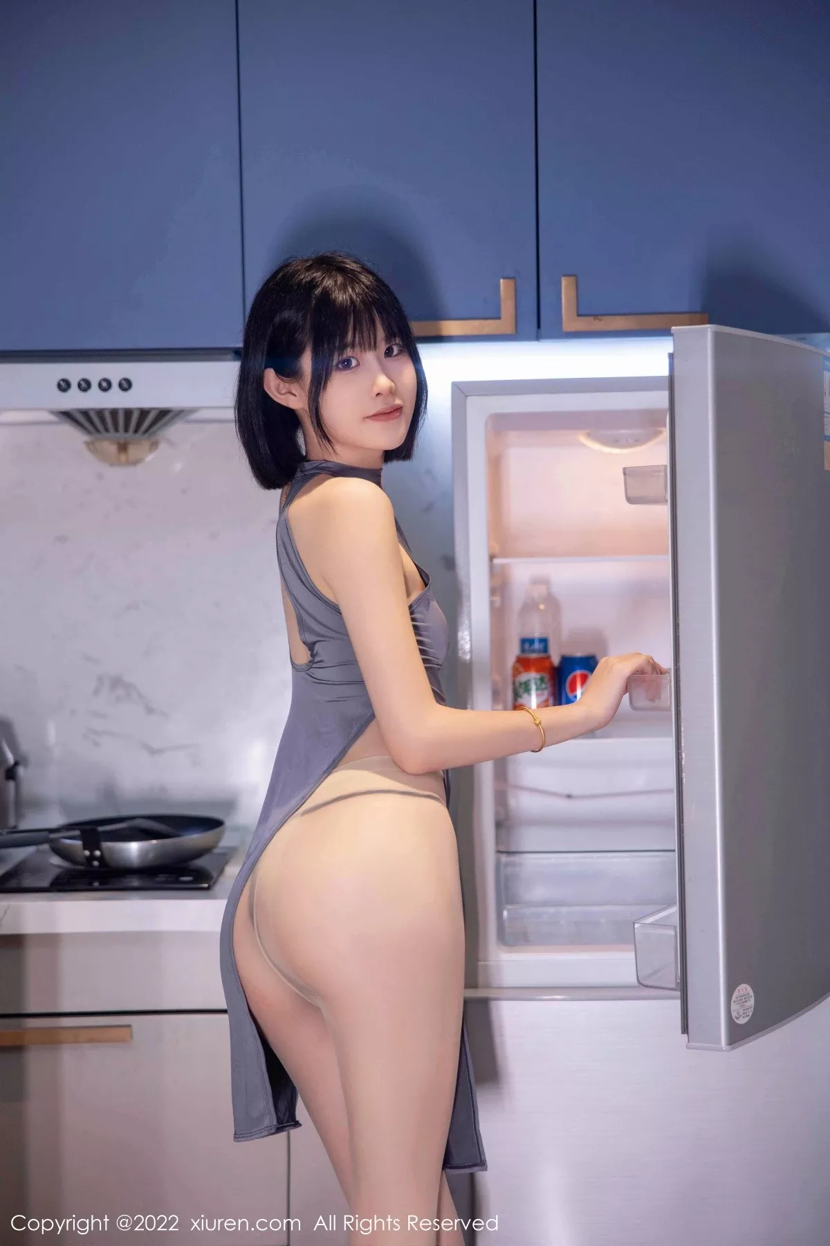 秀人集.com_[XiuRen秀人网]No.5482_模特77qiqi私房性感深灰色连衣服饰配超薄肉丝裤袜甜美迷人写真74P