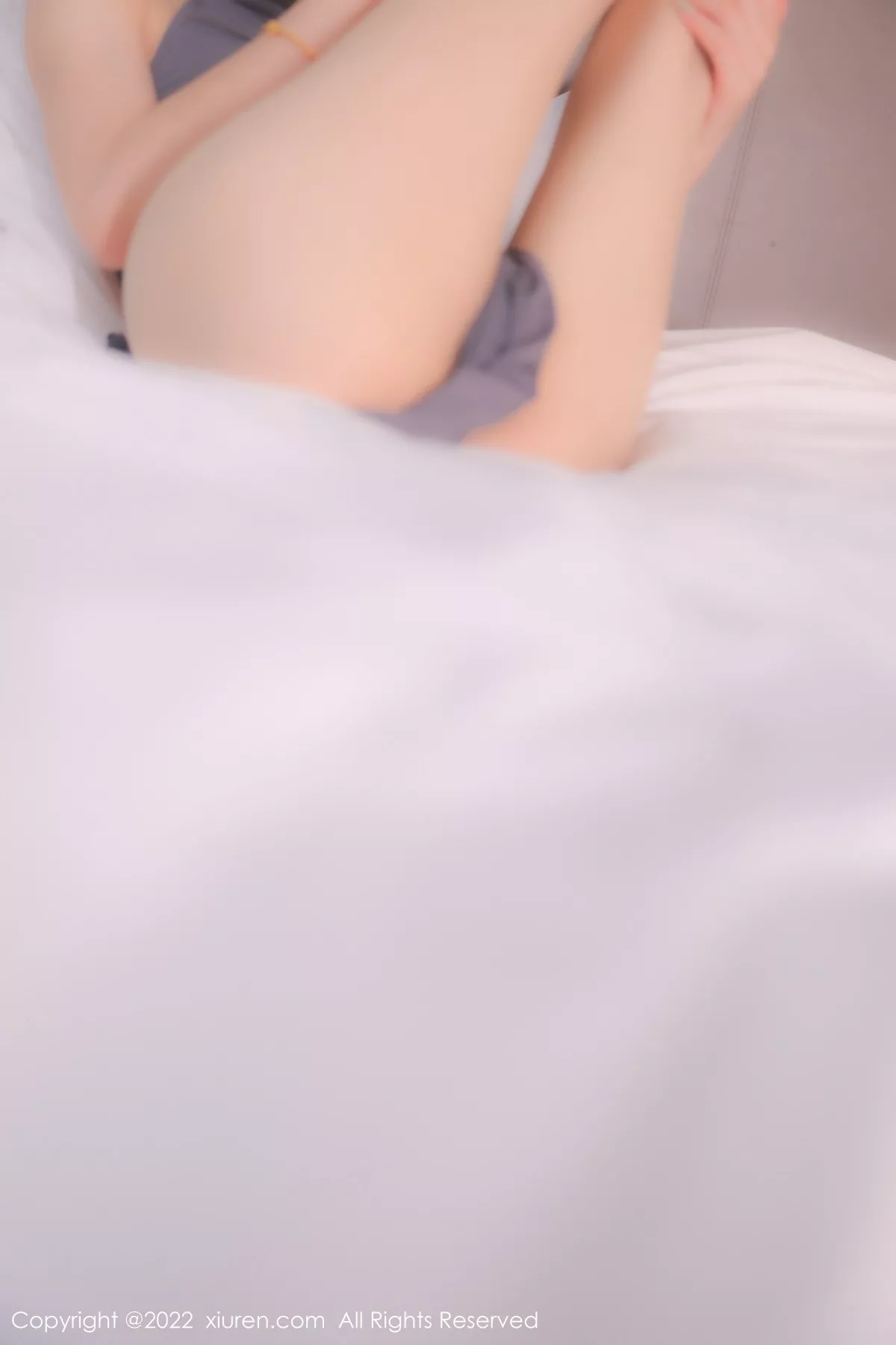 秀人集.com_[XiuRen秀人网]No.5482_模特77qiqi私房性感深灰色连衣服饰配超薄肉丝裤袜甜美迷人写真74P