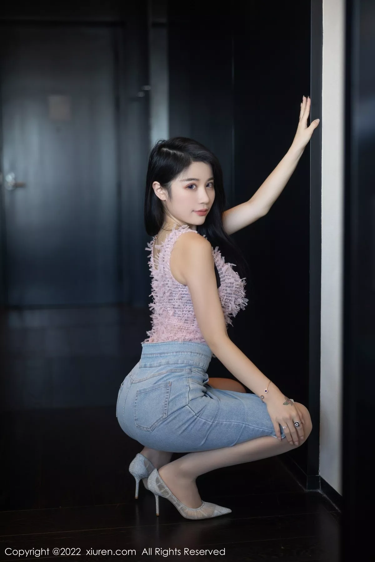 秀人集.com_[XiuRen秀人网]No.5489_模特美七Mia西双版纳旅拍私房半脱露黑色蕾丝内衣惹火诱惑写真97P