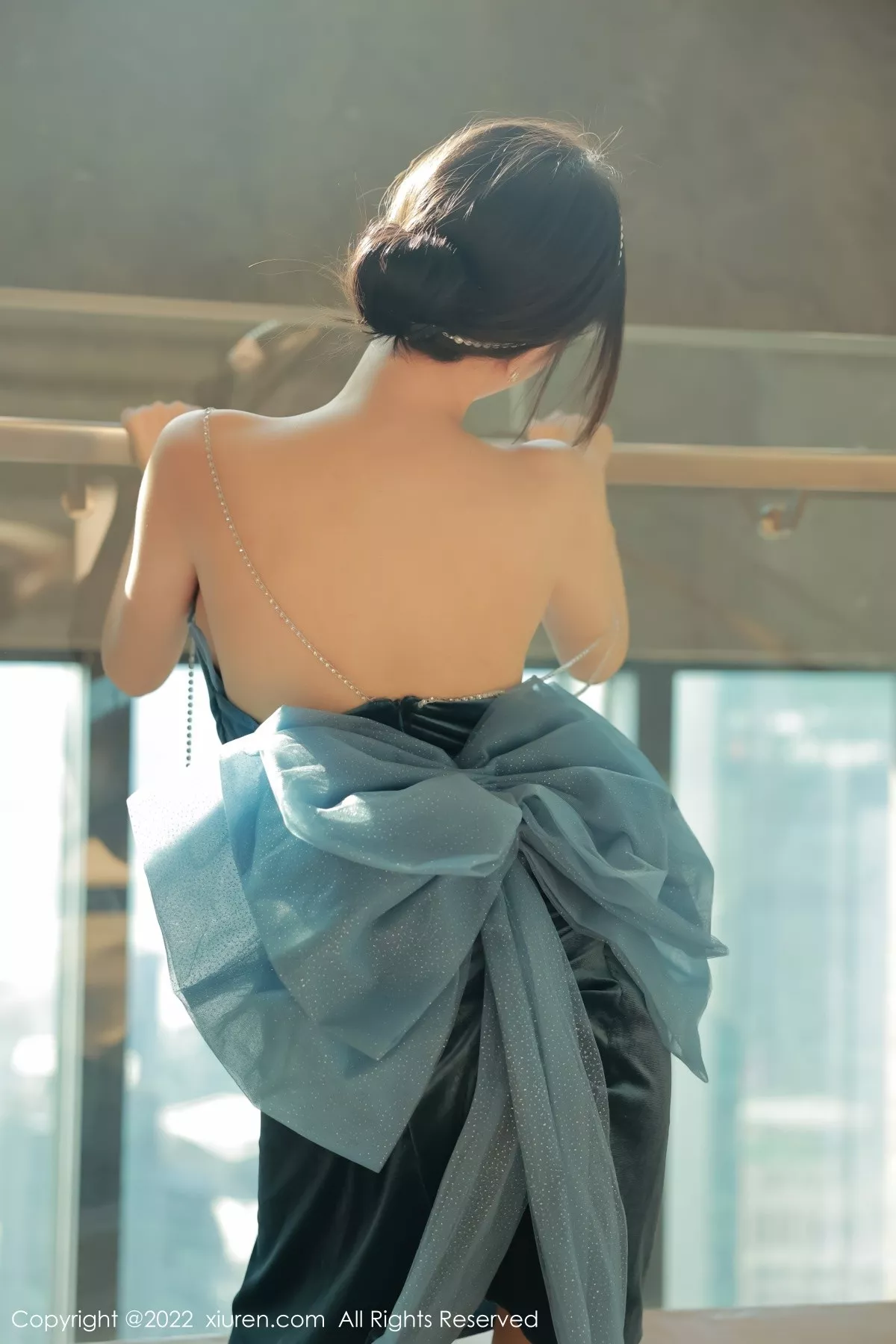 秀人集.com_[XiuRen秀人网]No.5493_模特玥儿玥er香格里拉旅拍暗绿色吊带长裙秀完美身材诱惑写真59P