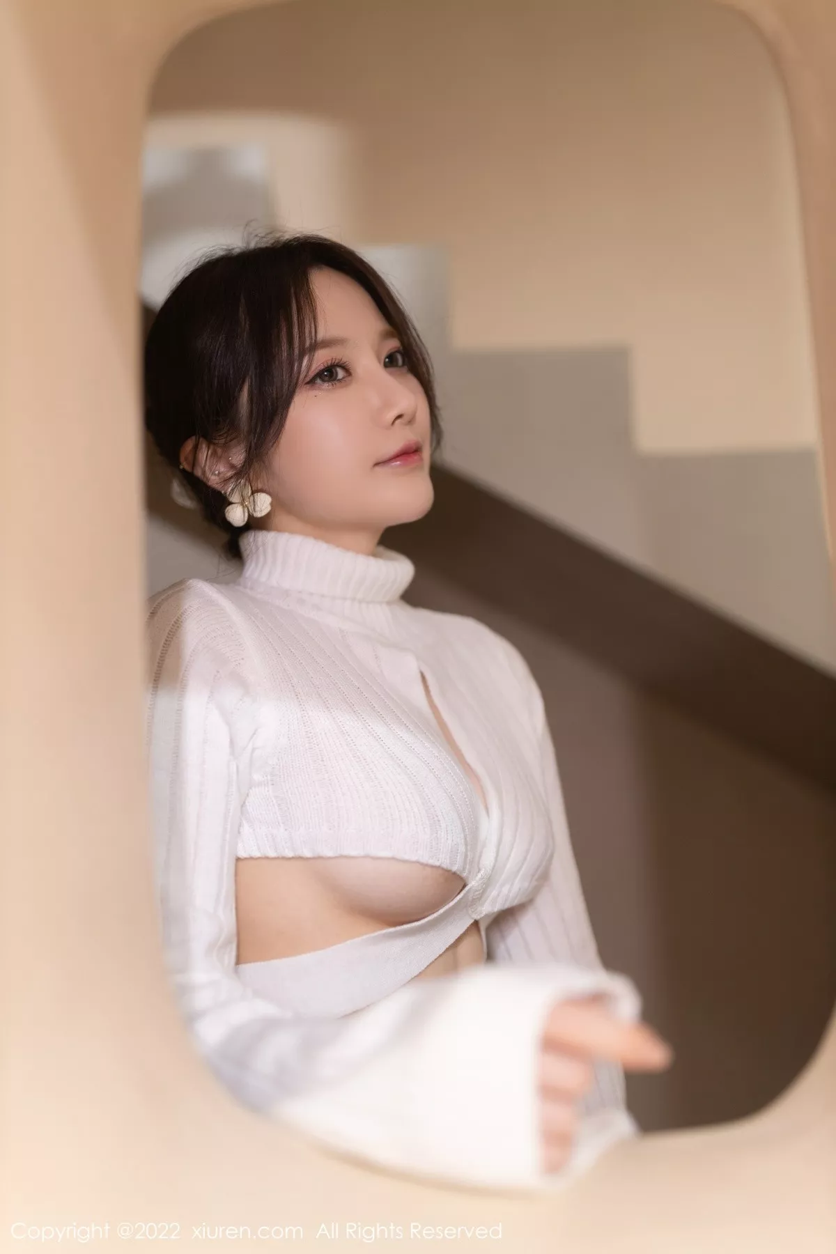 秀人集.com_[XiuRen秀人网]No.5503_模特鱼子酱Fish纯白轻透上衣配白短裙露闪亮开档肉丝诱惑写真81P