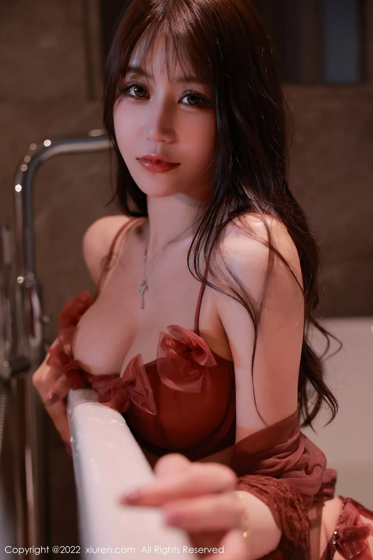 秀人集.com_[XiuRen秀人网]No.5496_模特tina_甜仔浴缸场景红色轻透网纱外衣秀凹凸身材迷人诱惑写真50P