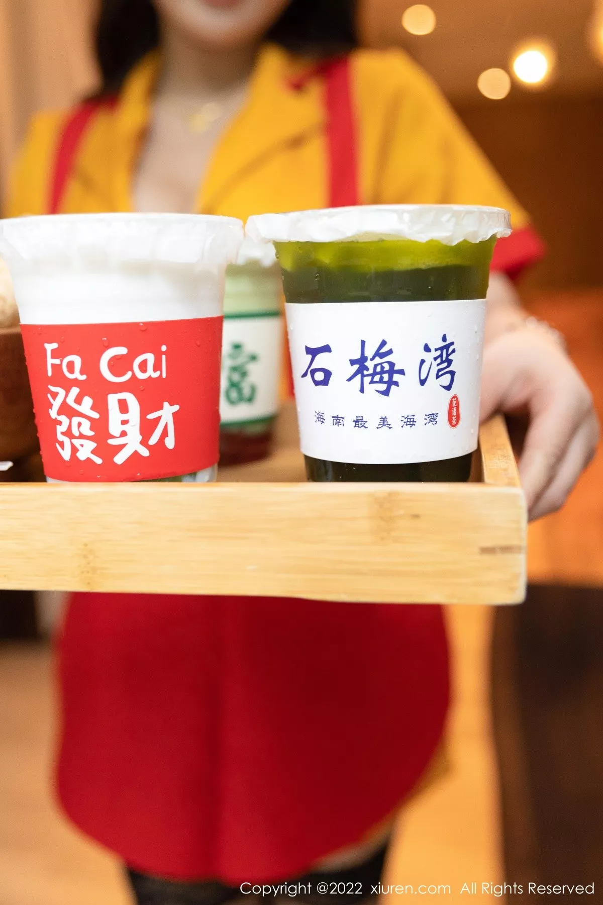 秀人集.com_[XiuRen秀人网]No.5509_模特小海臀Rena海南旅拍服务员制服秀丰满身材撩人诱惑写真56P