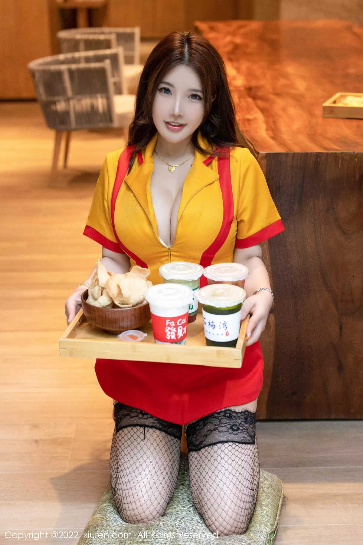 秀人集.com_[XiuRen秀人网]No.5509_模特小海臀Rena海南旅拍服务员制服秀丰满身材撩人诱惑写真56P