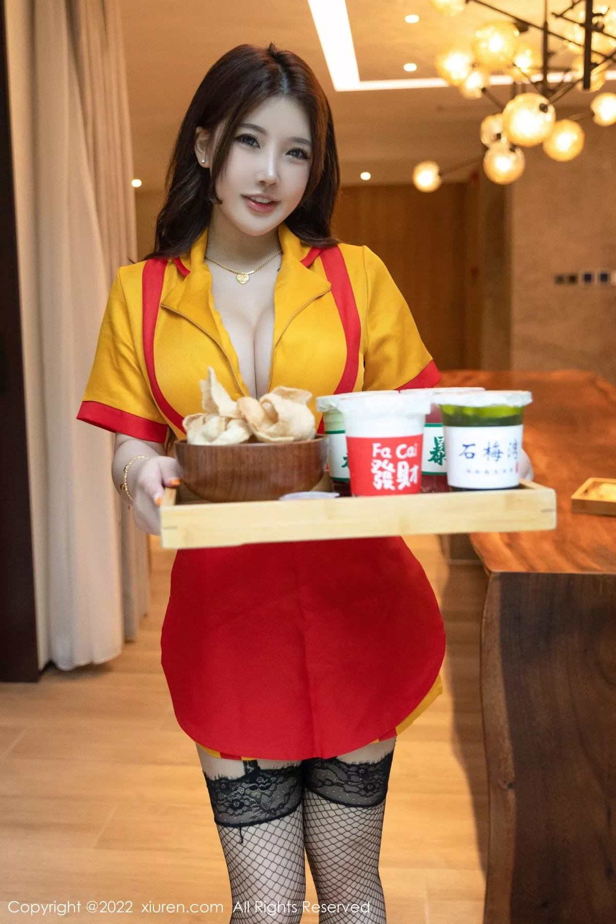 秀人集.com_[XiuRen秀人网]No.5509_模特小海臀Rena海南旅拍服务员制服秀丰满身材撩人诱惑写真56P