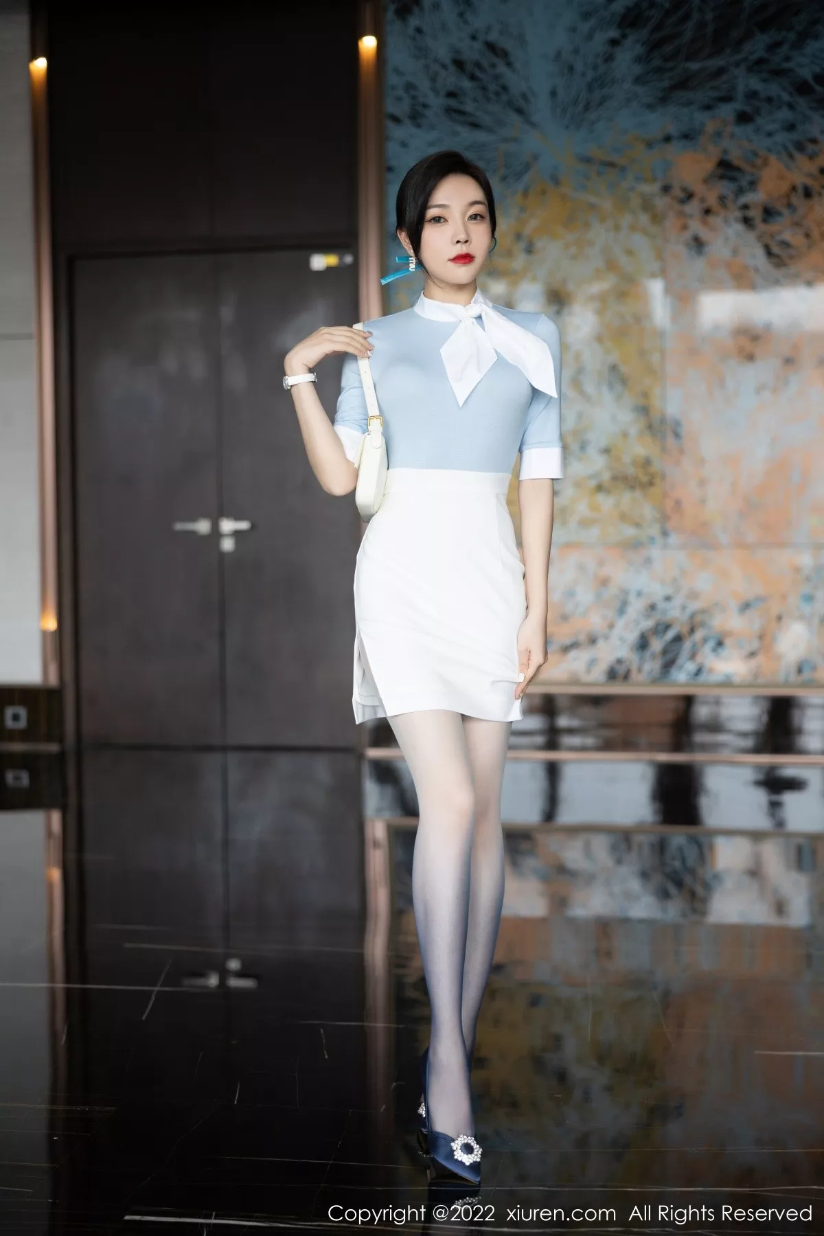 秀人集.com_[XiuRen秀人网]No.5643_女神徐莉芝Booty淡蓝上衣配白短裙露诱人变色丝袜迷人诱惑写真85P