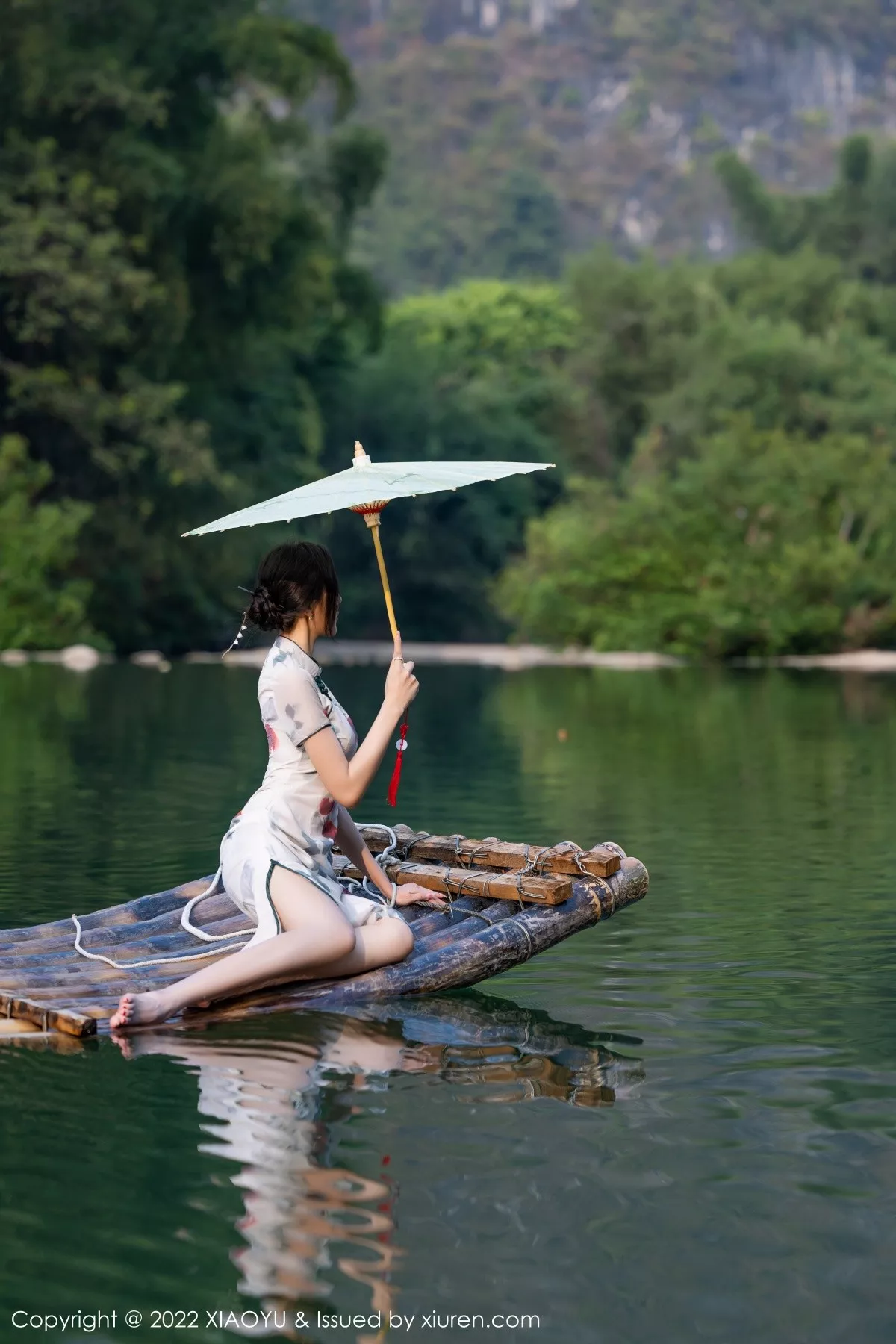 秀人集.com_[XiaoYu画语界]Vol.872_女神王馨瑶杭州旅拍脱旗袍露蓝灰色蕾丝内衣超薄肉丝诱惑写真83P