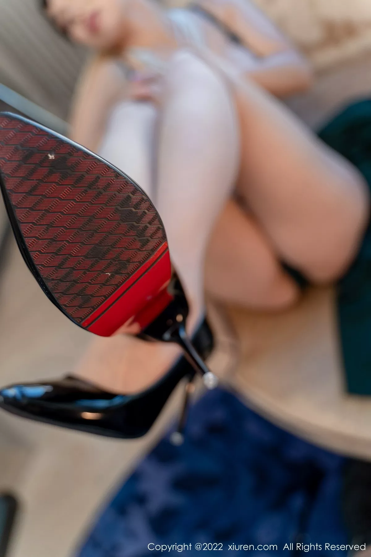 秀人集.com_[XiuRen秀人网]No.5646_模特大美妞儿墨绿色修身旗袍半脱露性感内衣秀完美身材诱惑写真64P