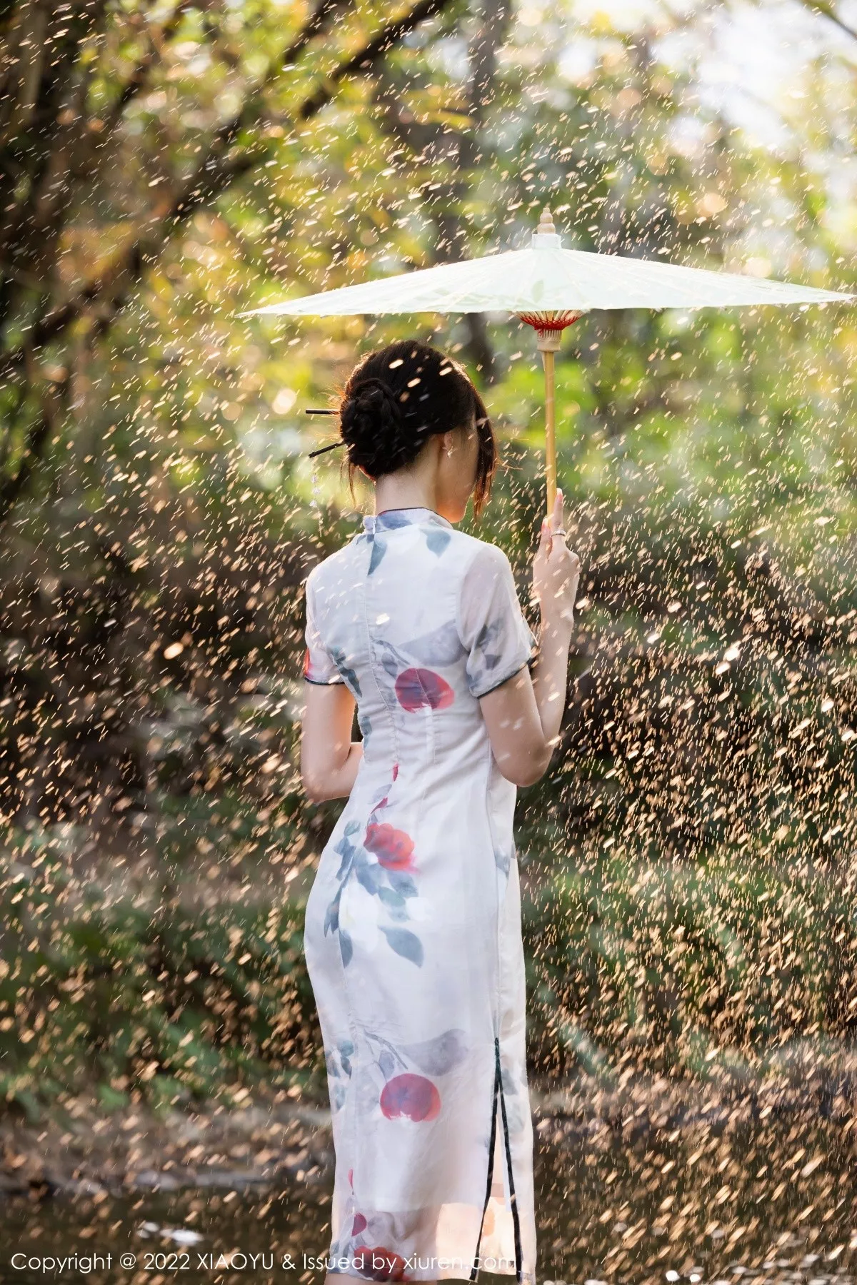 秀人集.com_[XiaoYu画语界]Vol.872_女神王馨瑶杭州旅拍脱旗袍露蓝灰色蕾丝内衣超薄肉丝诱惑写真83P