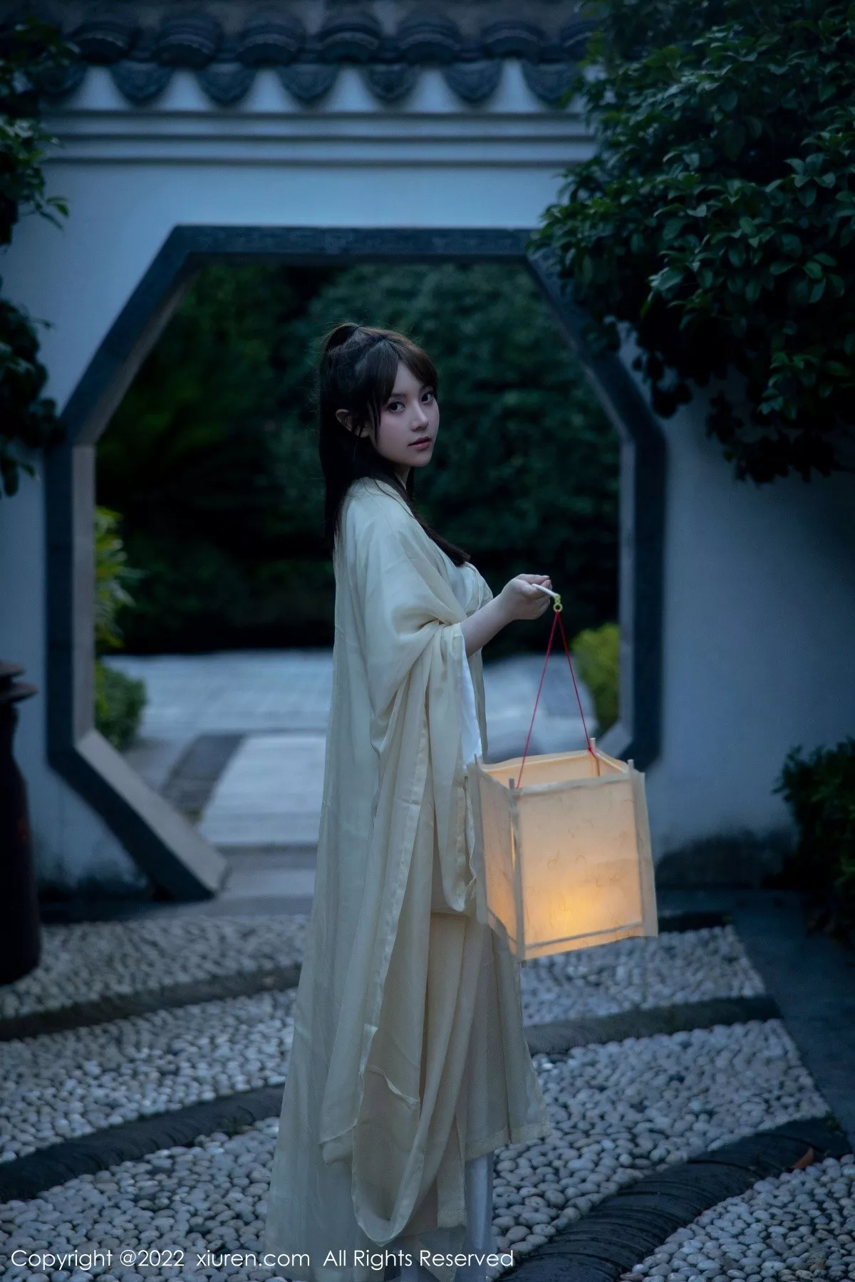 秀人集.com_[XiuRen秀人网]No.5653_模特豆瓣酱私房性感白色古装服饰半脱露白嫩豪乳惹火诱惑写真77P