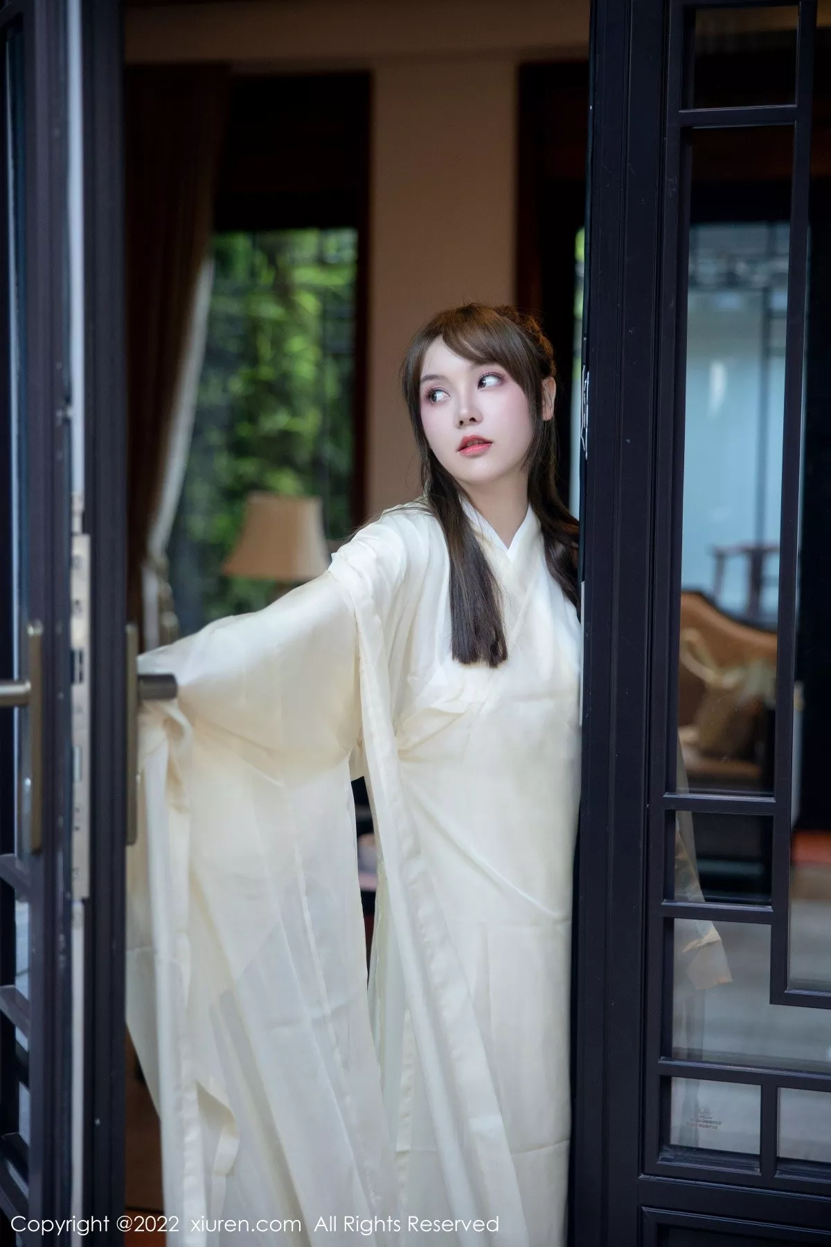 秀人集.com_[XiuRen秀人网]No.5653_模特豆瓣酱私房性感白色古装服饰半脱露白嫩豪乳惹火诱惑写真77P