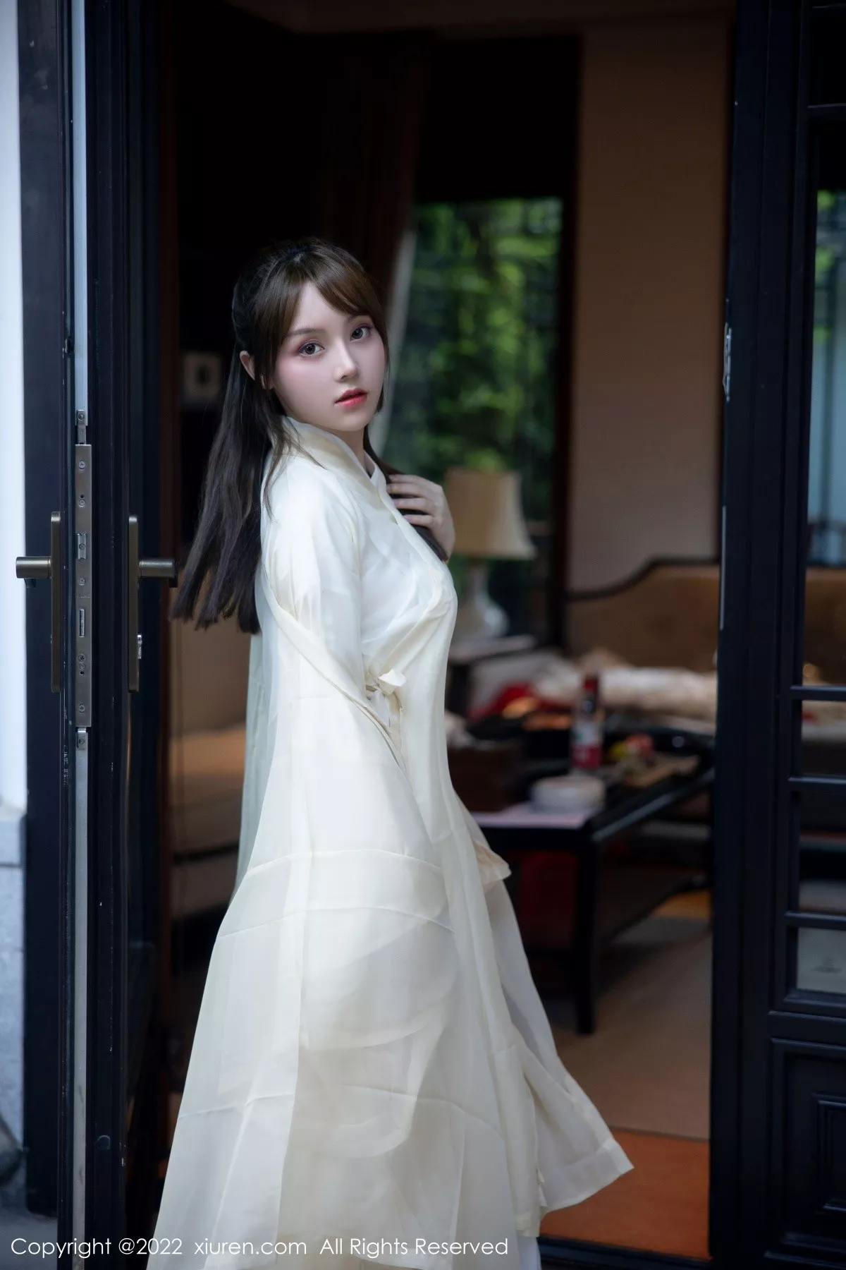 秀人集.com_[XiuRen秀人网]No.5653_模特豆瓣酱私房性感白色古装服饰半脱露白嫩豪乳惹火诱惑写真77P