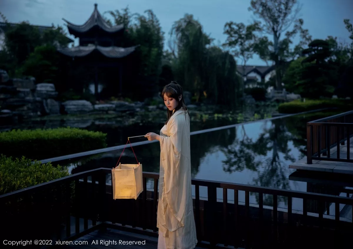 秀人集.com_[XiuRen秀人网]No.5653_模特豆瓣酱私房性感白色古装服饰半脱露白嫩豪乳惹火诱惑写真77P