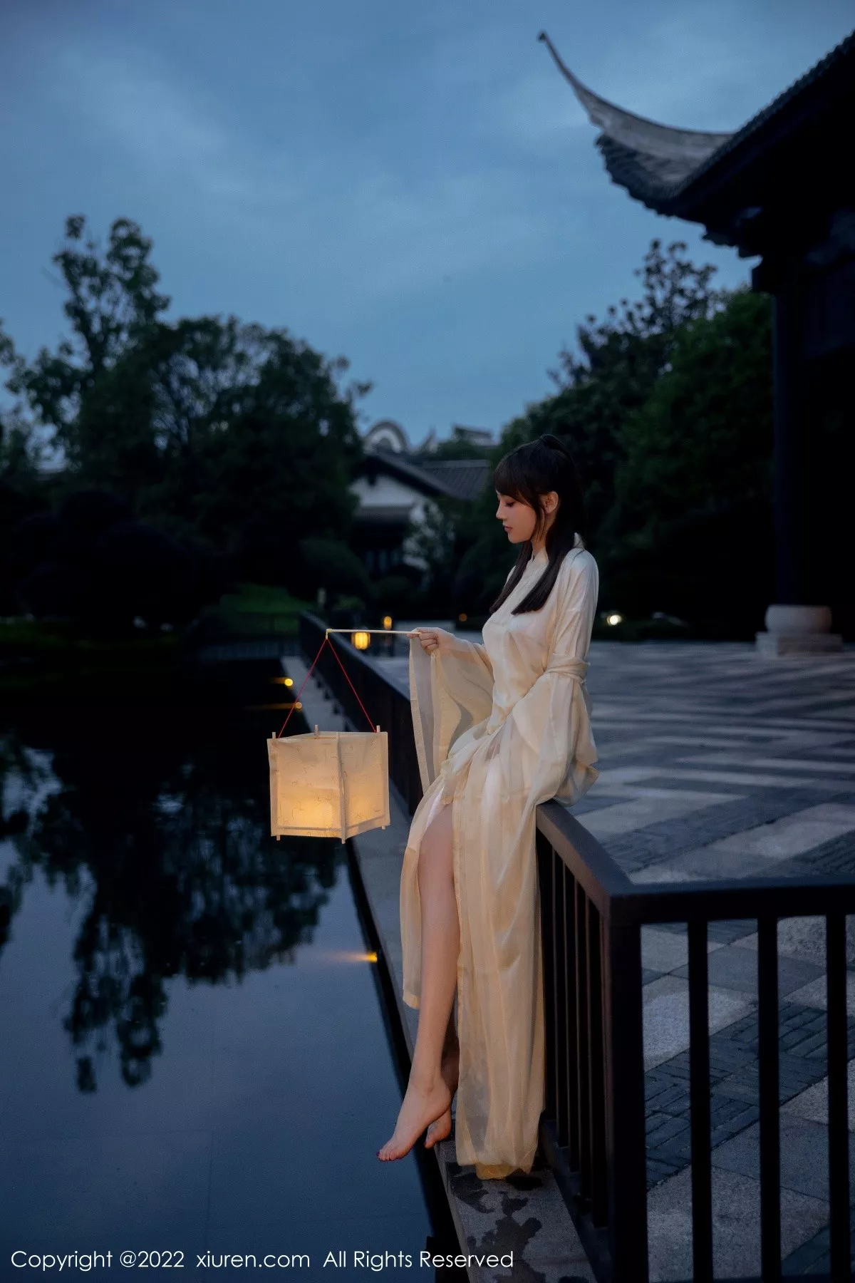 秀人集.com_[XiuRen秀人网]No.5653_模特豆瓣酱私房性感白色古装服饰半脱露白嫩豪乳惹火诱惑写真77P