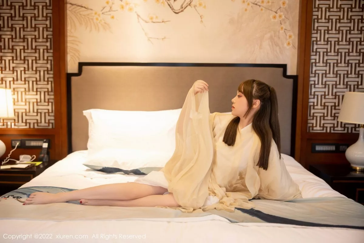 秀人集.com_[XiuRen秀人网]No.5653_模特豆瓣酱私房性感白色古装服饰半脱露白嫩豪乳惹火诱惑写真77P