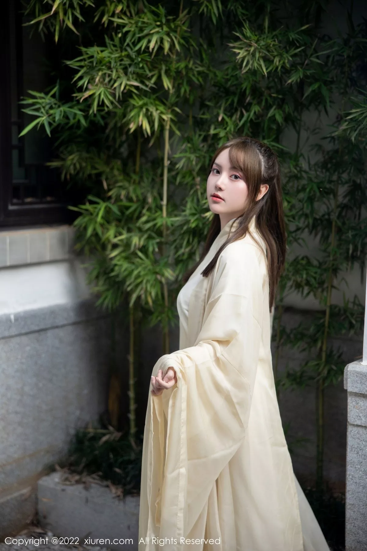 秀人集.com_[XiuRen秀人网]No.5653_模特豆瓣酱私房性感白色古装服饰半脱露白嫩豪乳惹火诱惑写真77P