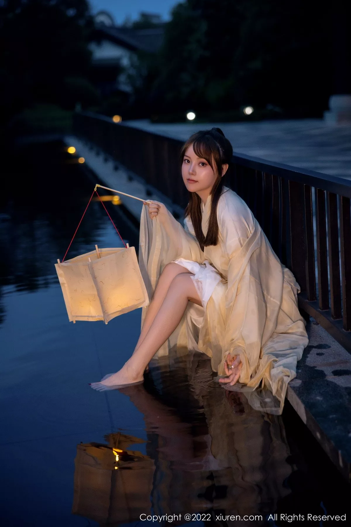 秀人集.com_[XiuRen秀人网]No.5653_模特豆瓣酱私房性感白色古装服饰半脱露白嫩豪乳惹火诱惑写真77P