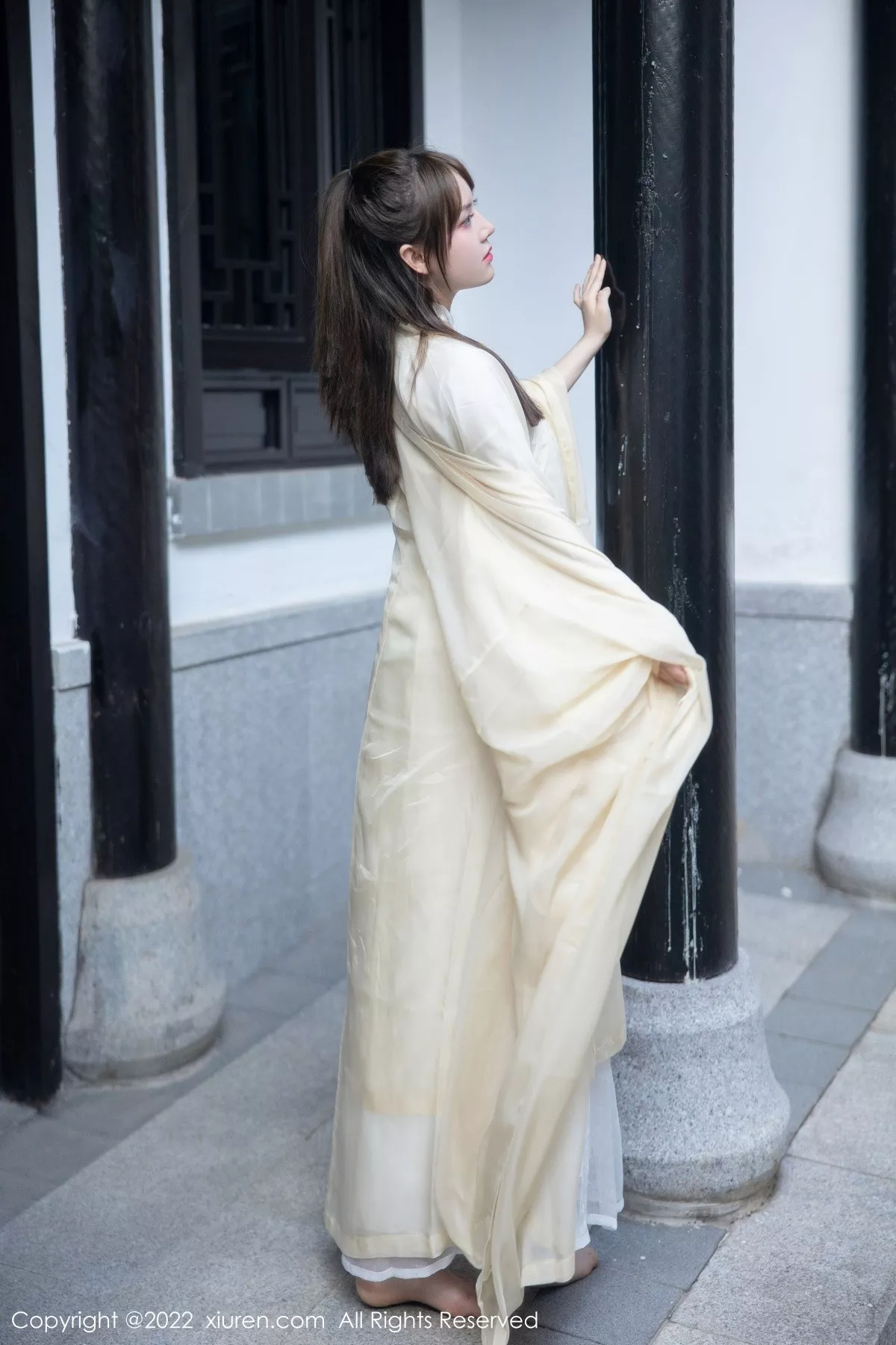 秀人集.com_[XiuRen秀人网]No.5653_模特豆瓣酱私房性感白色古装服饰半脱露白嫩豪乳惹火诱惑写真77P